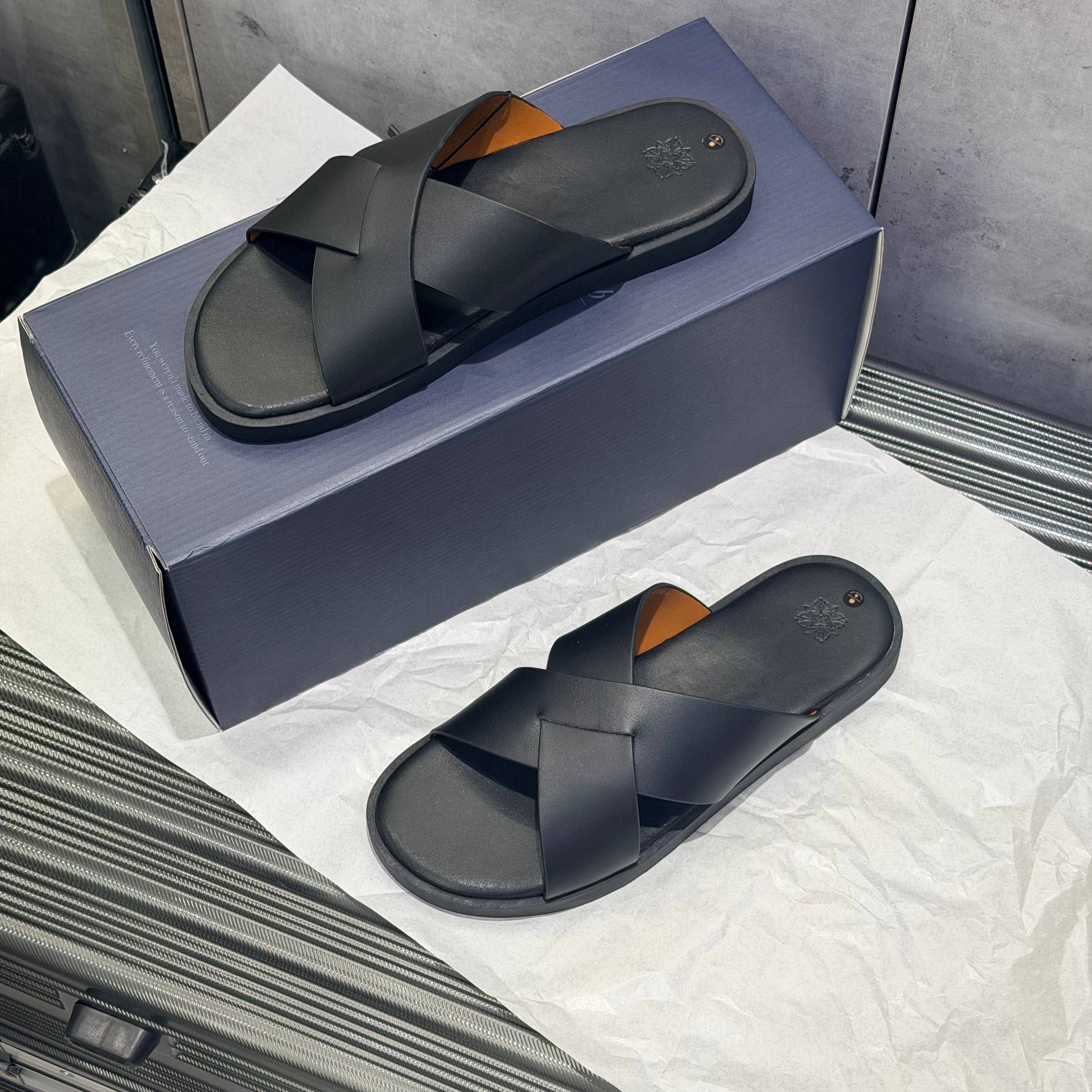 Dép Francis Mantini Nantucket Cross Strap Suede Black - NEW YEAR BÍNH NGỌ -