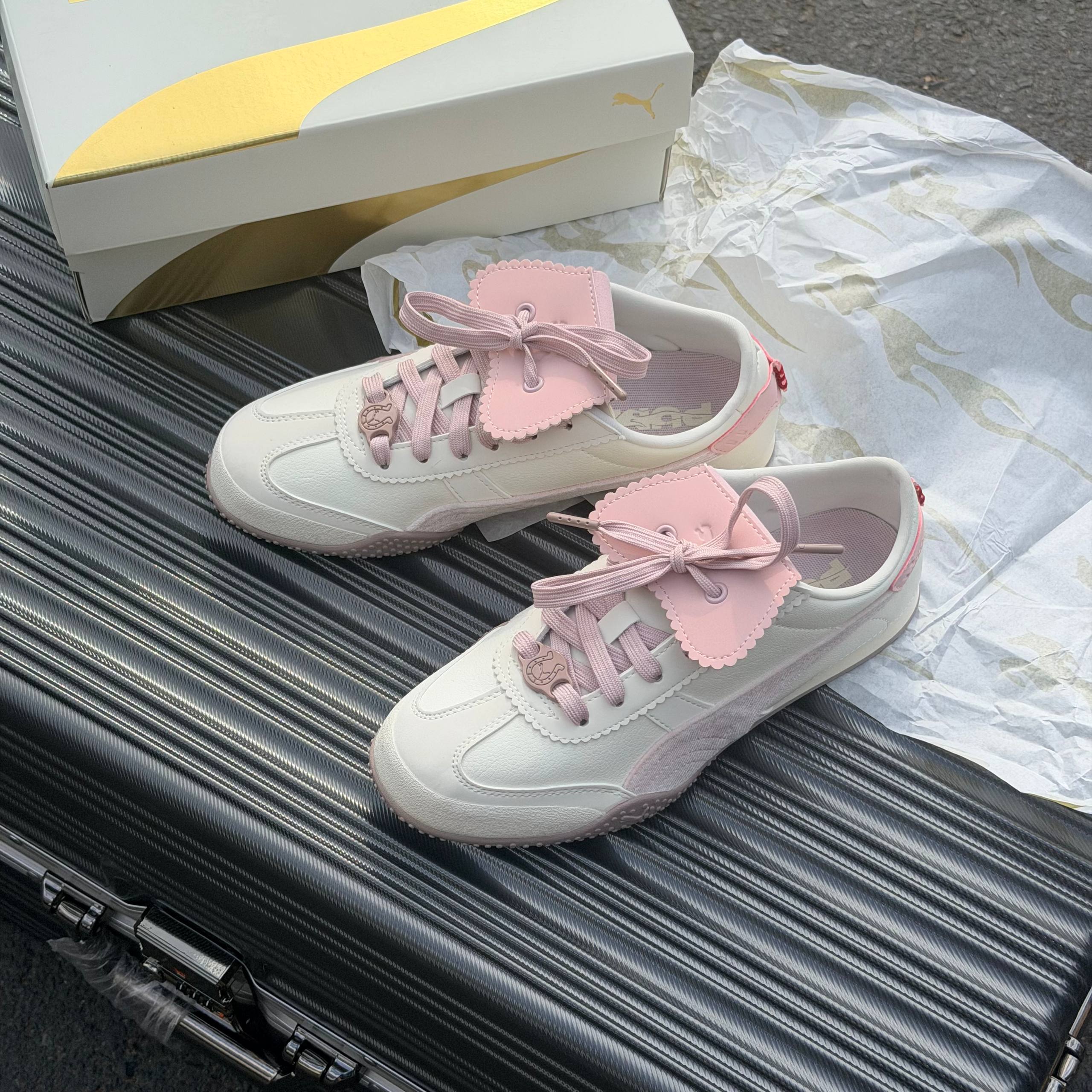 Giày Puma Bella UT Year of Horse Mist-Rose Latte - 406665-01-