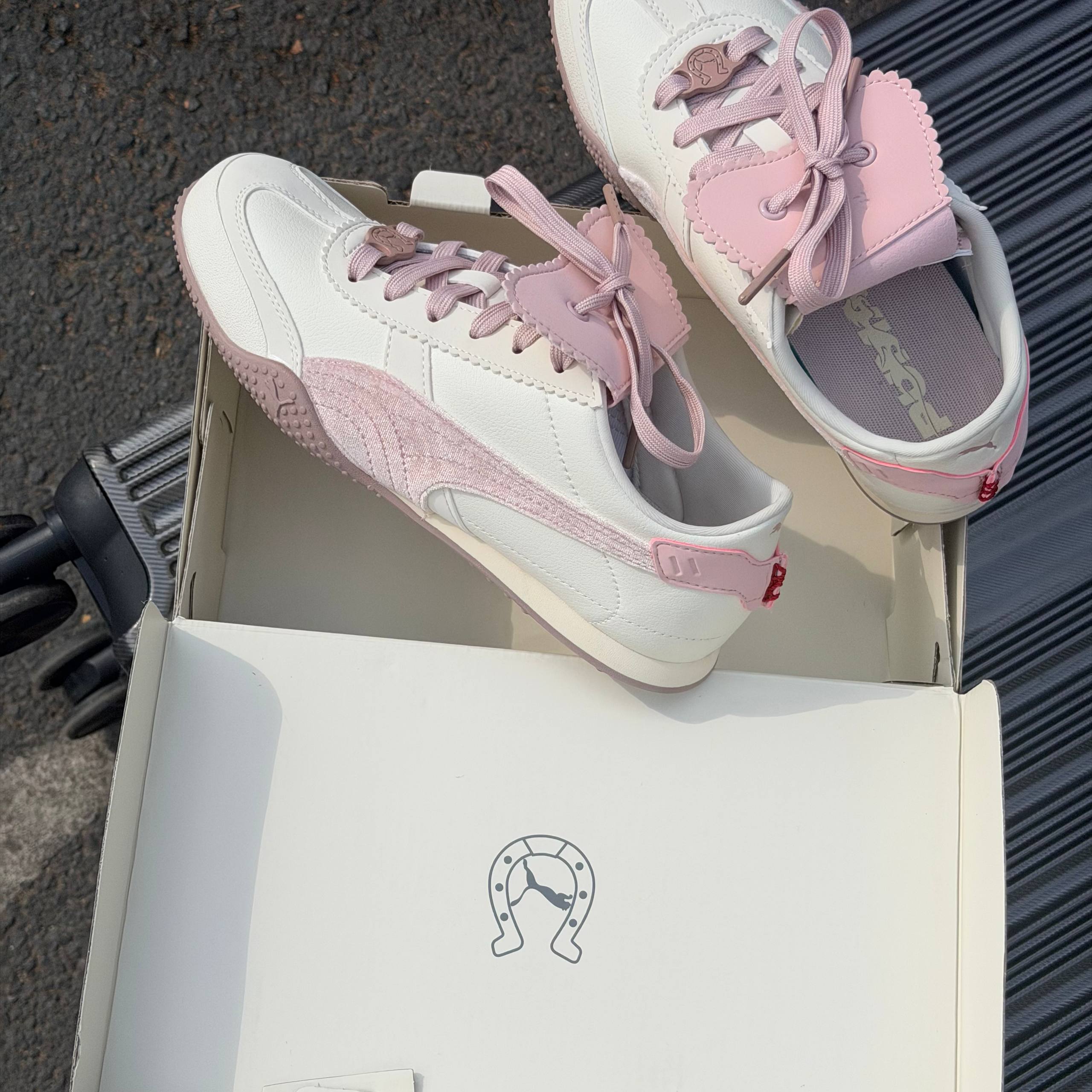 Giày Puma Bella UT Year of Horse Mist-Rose Latte - 406665-01-