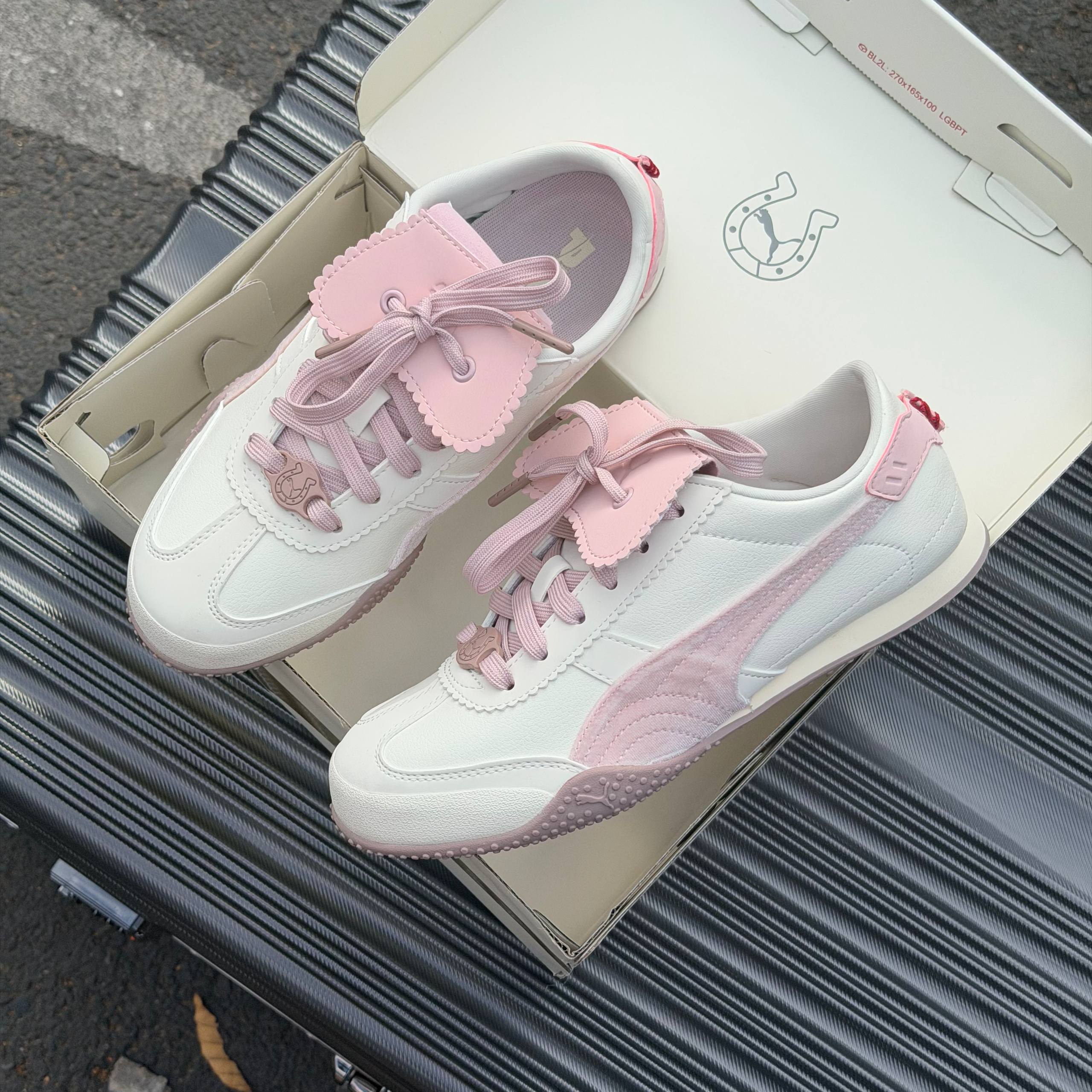 Giày Puma Bella UT Year of Horse Mist-Rose Latte - 406665-01-