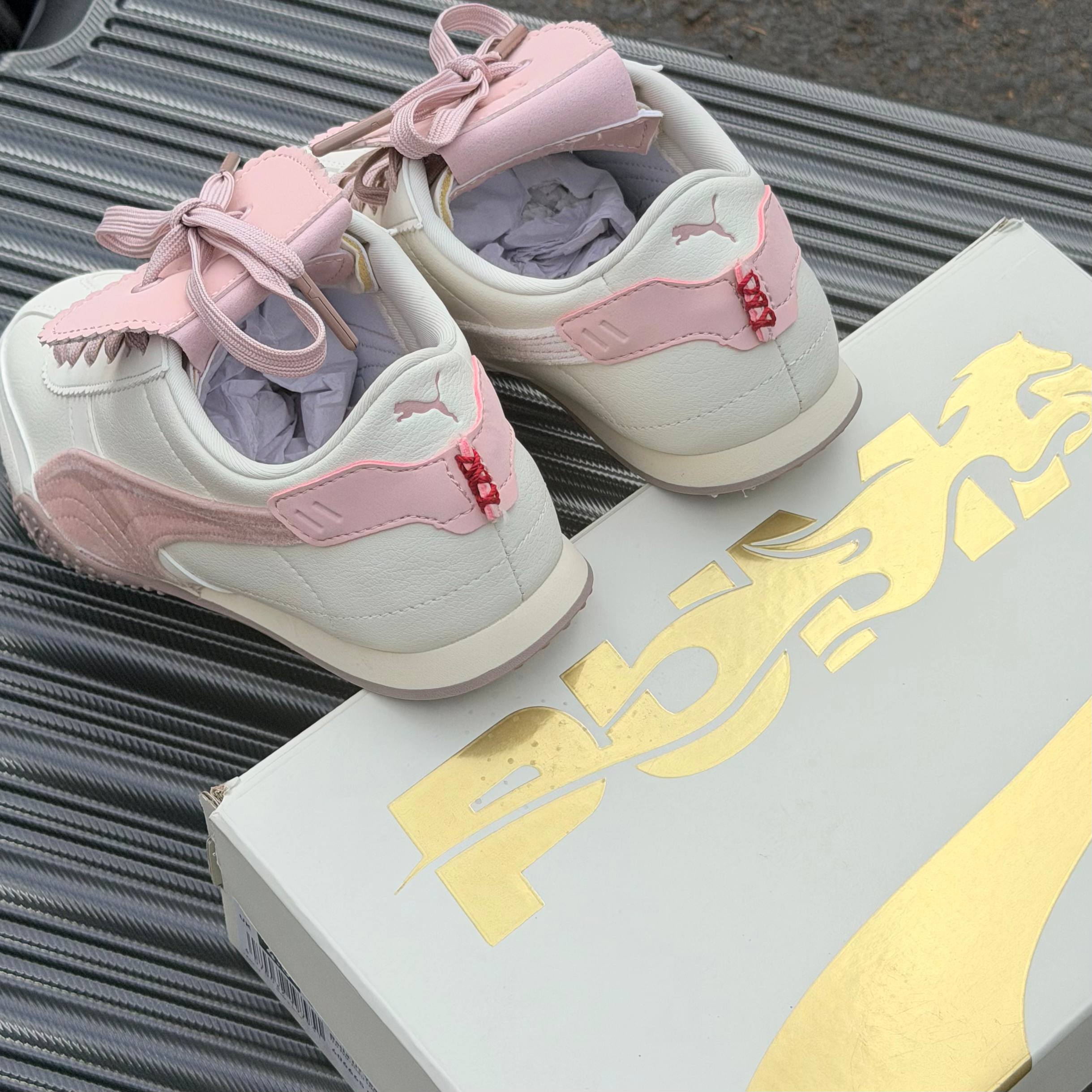 Giày Puma Bella UT Year of Horse Mist-Rose Latte - 406665-01-