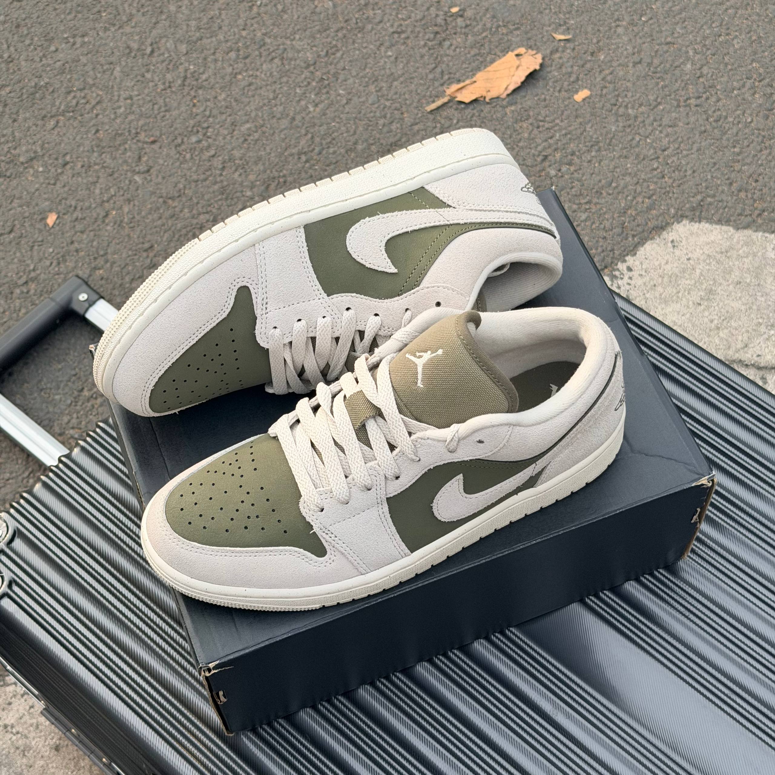 Giày Nike Air Jordan 1 Low SE ''Medium Olive Sail Light Orewood Brown'' [HV4089 201]