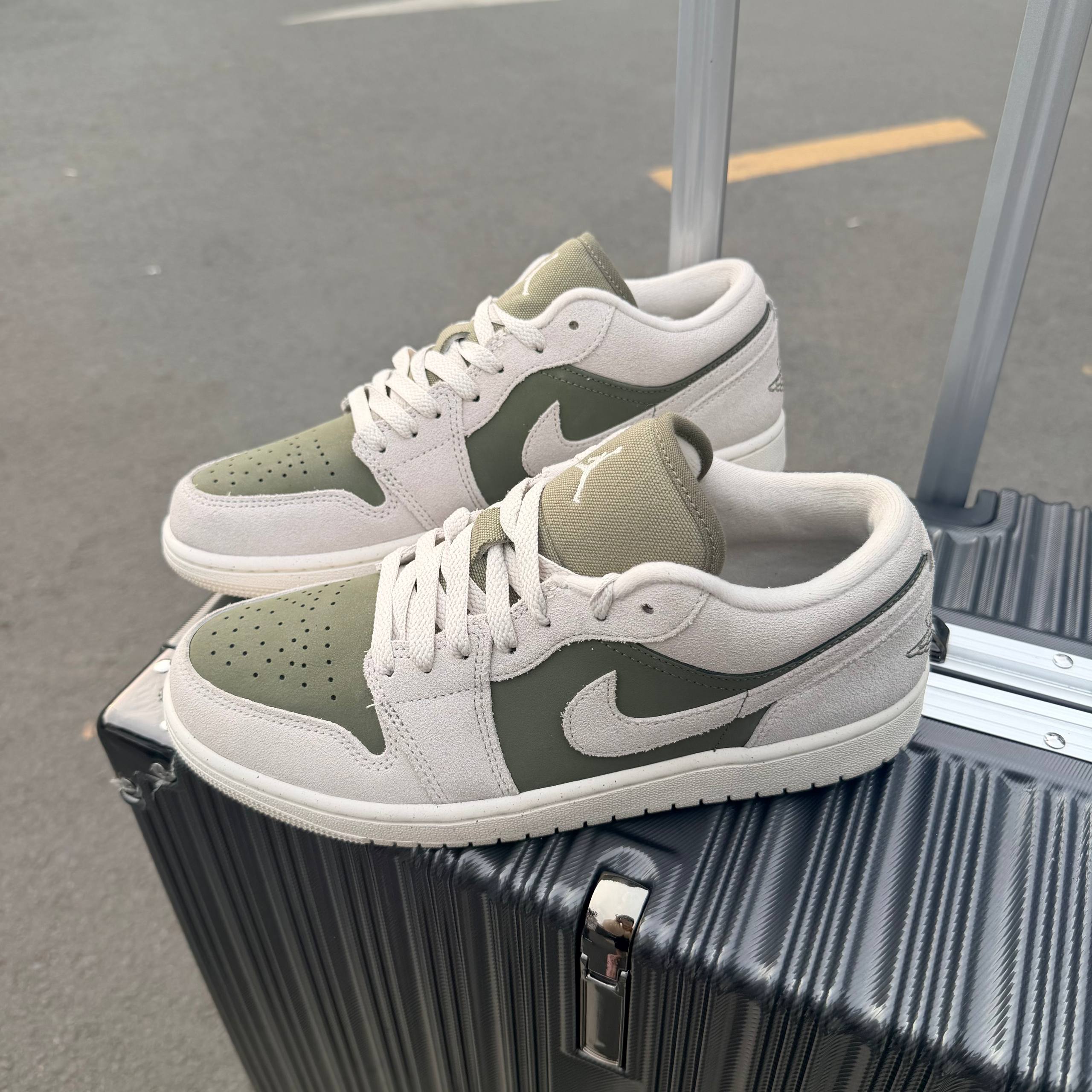 Giày Nike Air Jordan 1 Low SE ''Medium Olive Sail Light Orewood Brown'' [HV4089 201]