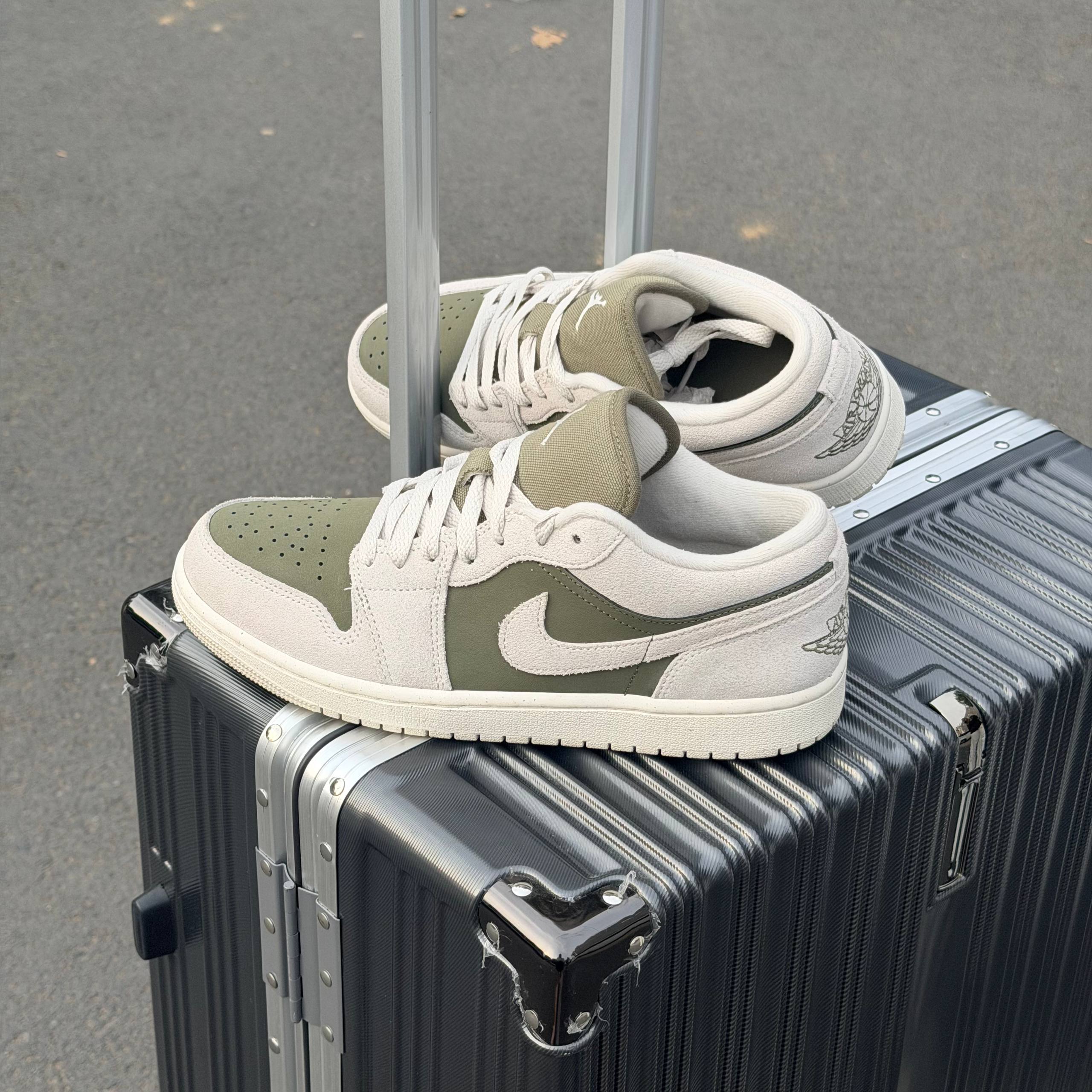 Giày Nike Air Jordan 1 Low SE ''Medium Olive Sail Light Orewood Brown'' [HV4089 201]