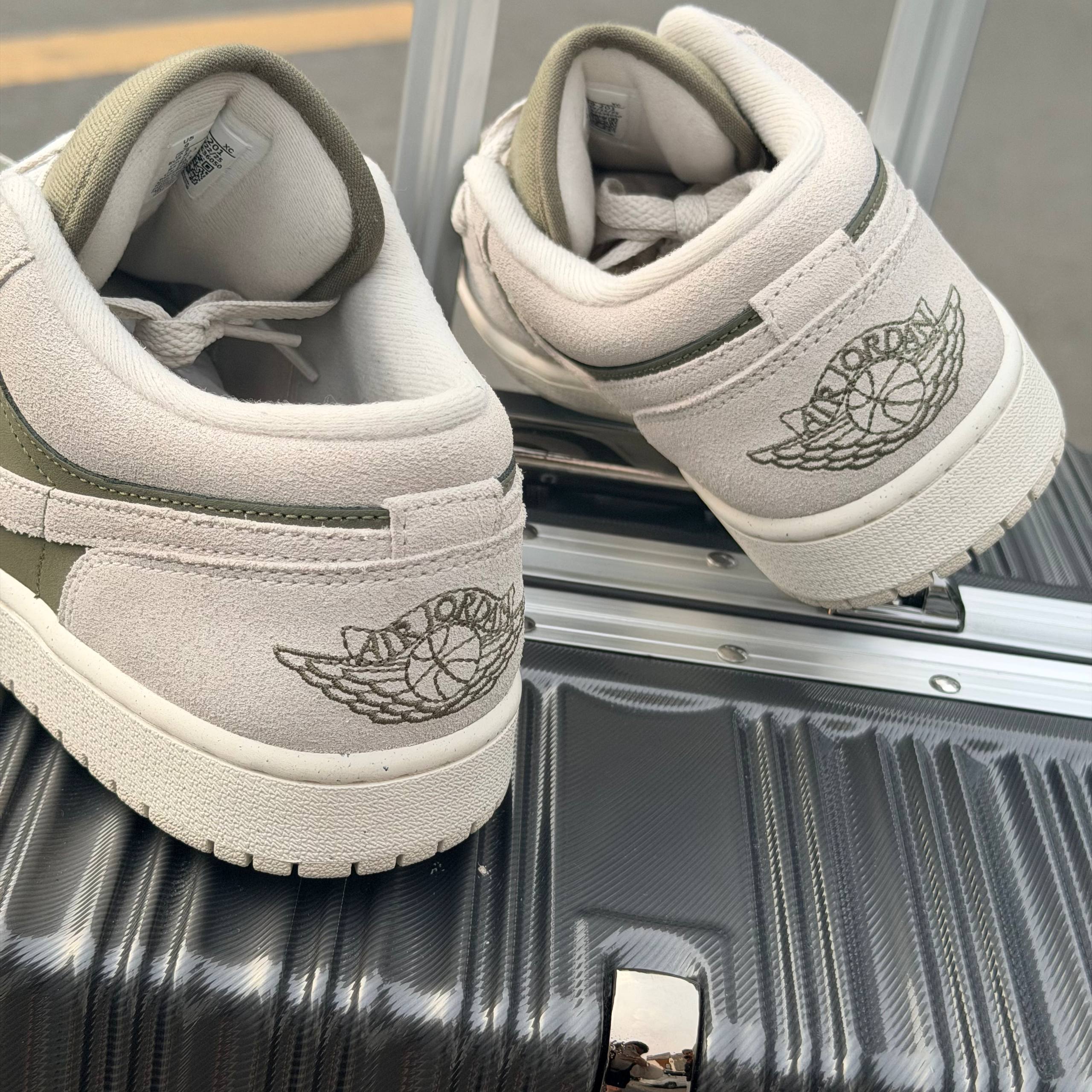 Giày Nike Air Jordan 1 Low SE ''Medium Olive Sail Light Orewood Brown'' [HV4089 201]