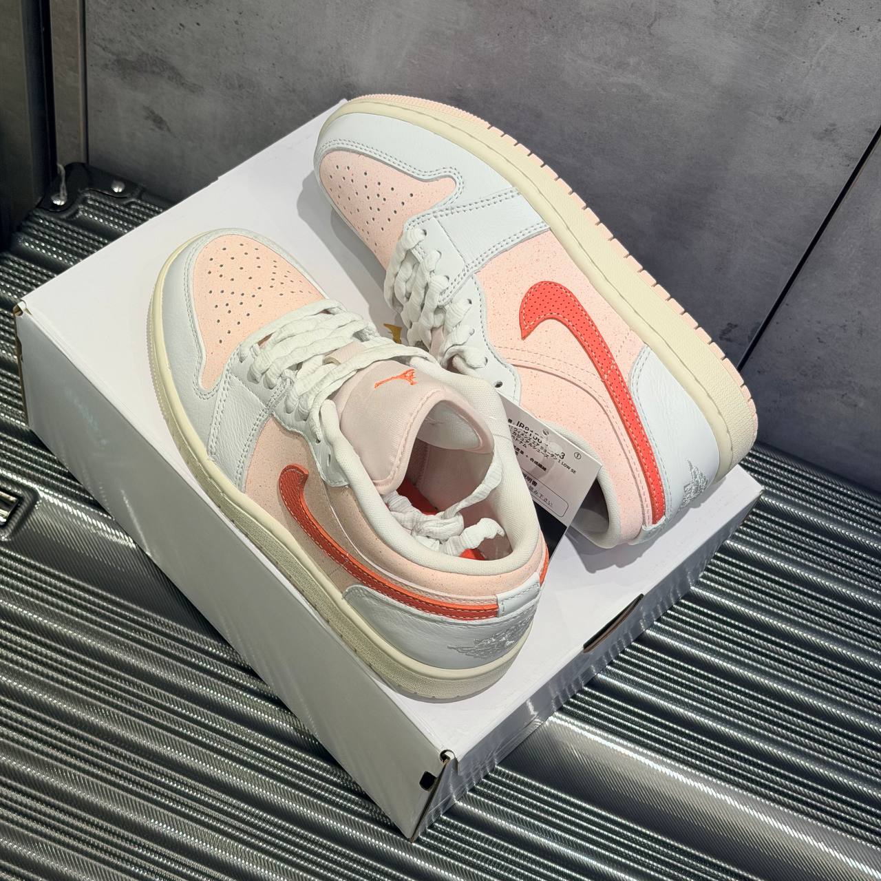 Giày Nike Air Jordan 1 Low ‘Strawberry Milkshake’ IB8156-133