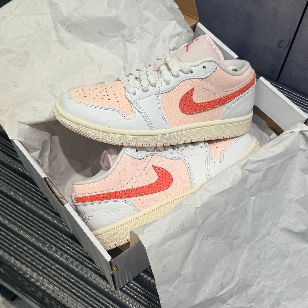 Giày Nike Air Jordan 1 Low ‘Strawberry Milkshake’ IB8156-133