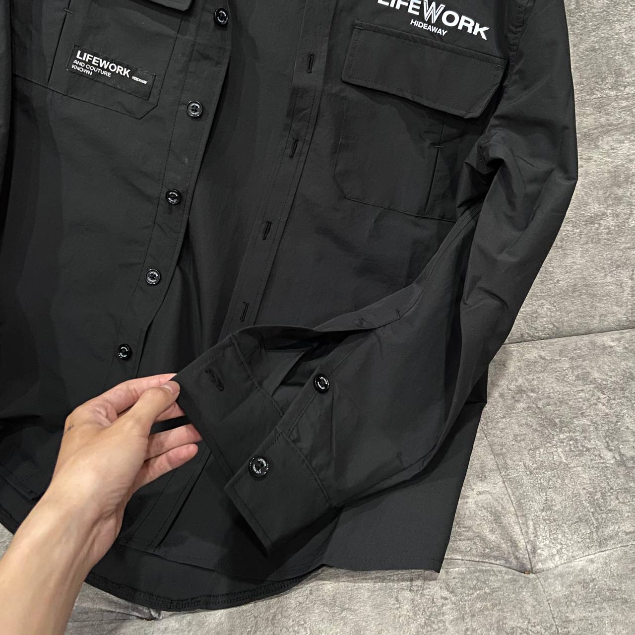 Áo Sơ Mi LifeWork Logo Two-Pocket Shirt Black LW245SR305