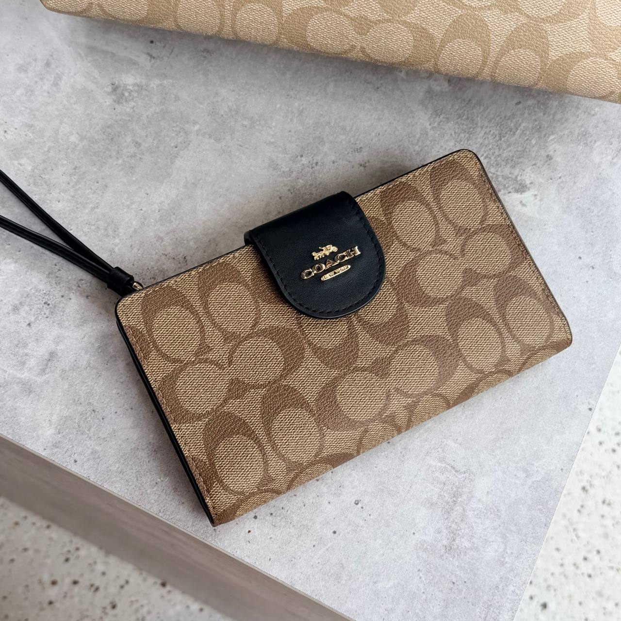 Ví Nữ Coach Phone Wallet In Colorblock Signature Canvas CW780 Màu Nâu