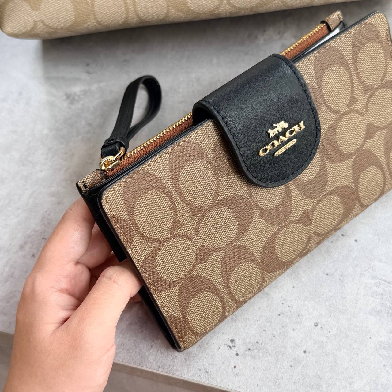 Ví Nữ Coach Phone Wallet In Colorblock Signature Canvas CW780 Màu Nâu