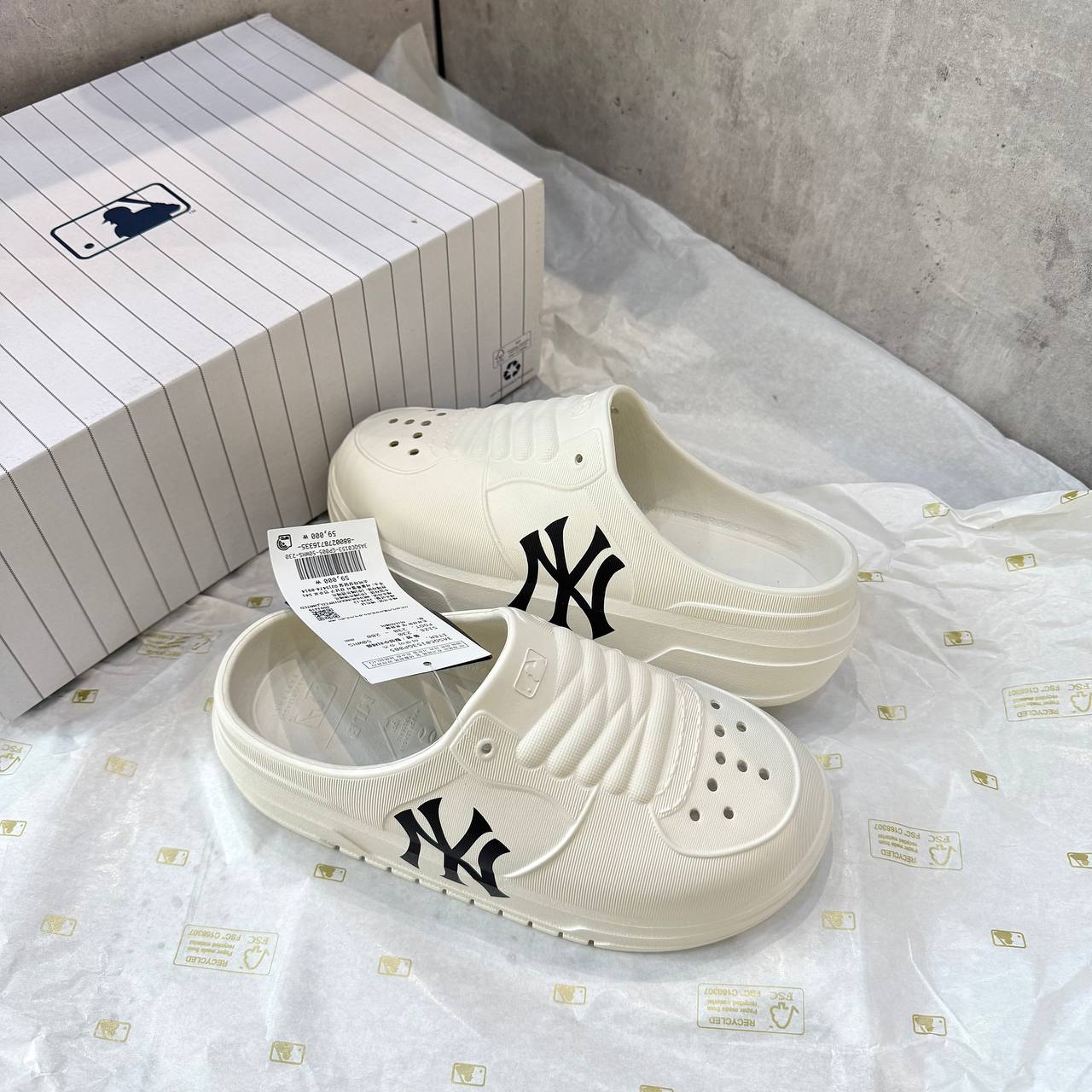 Dép MLB Chunky Liner Mule New York Yankees ''White'' [3ASQC0153 50WHS]