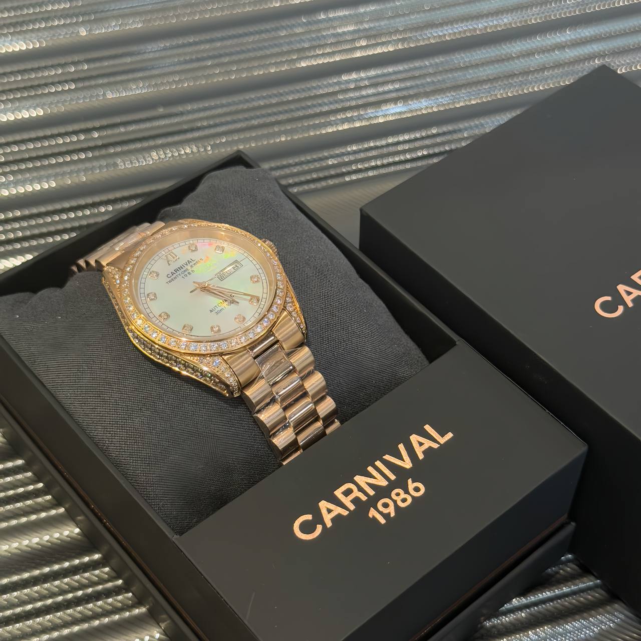 Đồng Hồ Carnival ''Gold'' [8907G]
