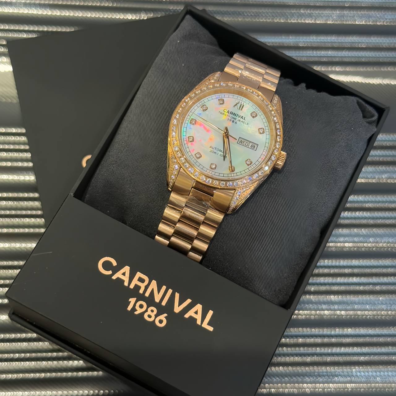 Đồng Hồ Carnival ''Gold'' [8907G]