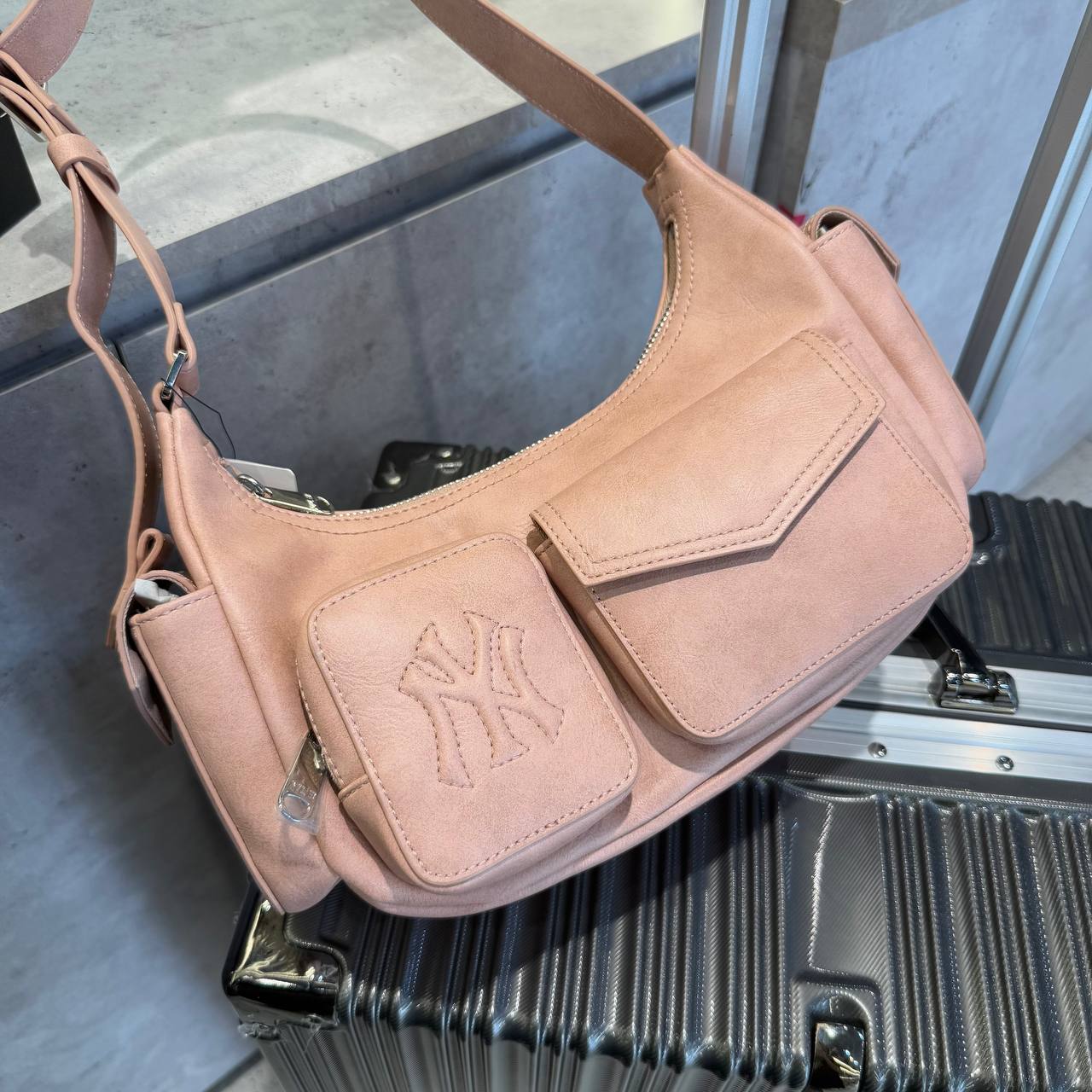 Túi MLB Multi Pocket Cargo New York Yankees 'Pink' [3ABQBV25N-50PKS]