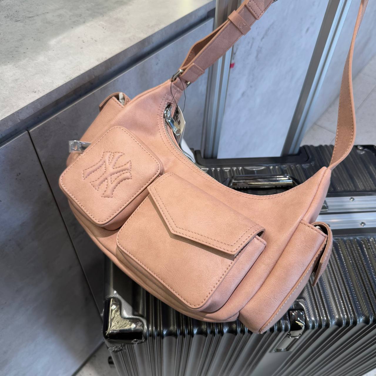 Túi MLB Multi Pocket Cargo New York Yankees 'Pink' [3ABQBV25N-50PKS]