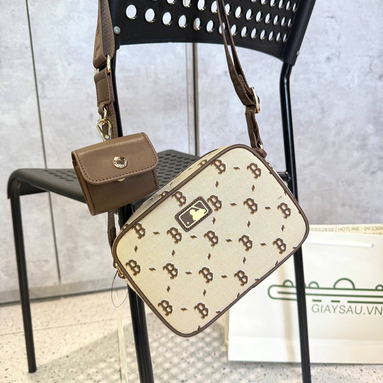 Túi MLB Monogram JQD Boston Red Sox Brown [7ACRMDH5N 43BRS]