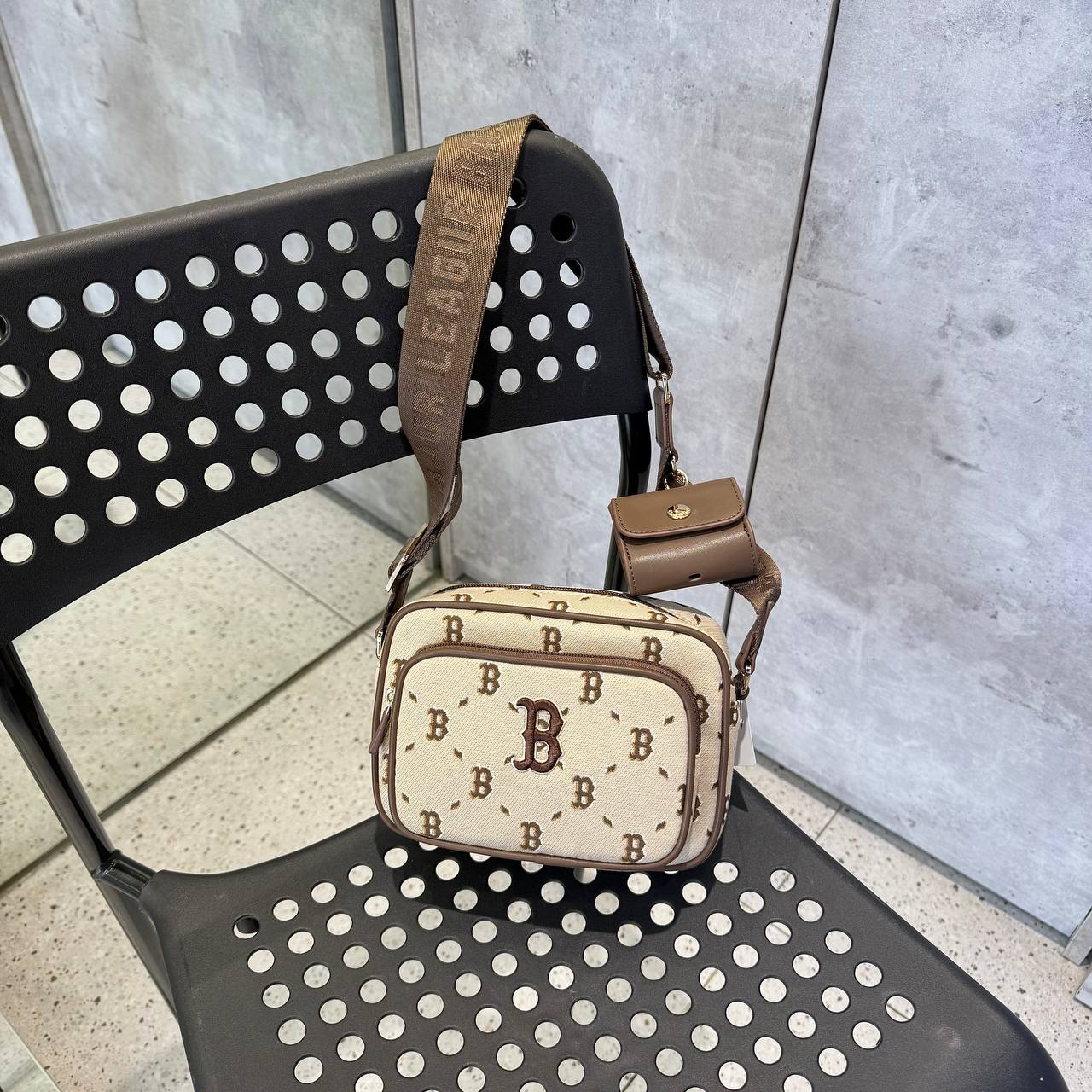 Túi MLB Monogram JQD Boston Red Sox Brown [7ACRMDH5N 43BRS]