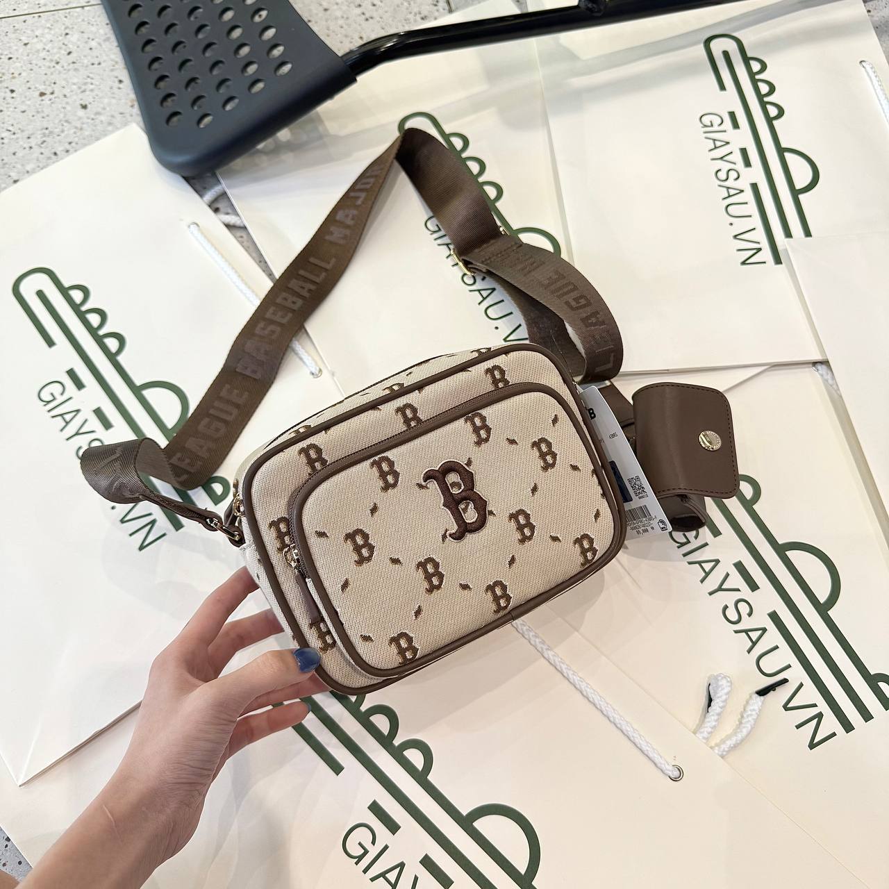 Túi MLB Monogram JQD Boston Red Sox Brown [7ACRMDH5N 43BRS]