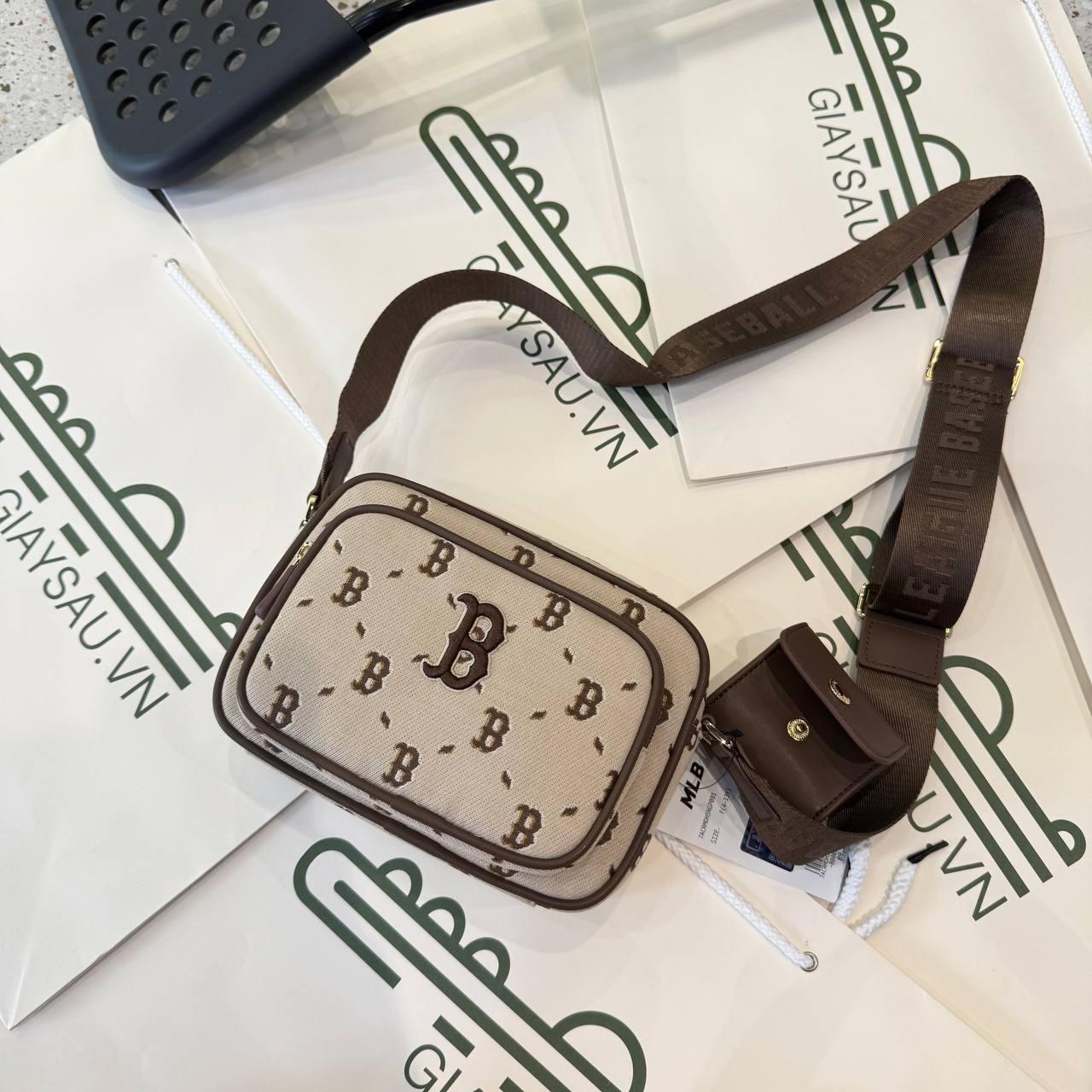 Túi MLB Monogram JQD Boston Red Sox Brown [7ACRMDH5N 43BRS]