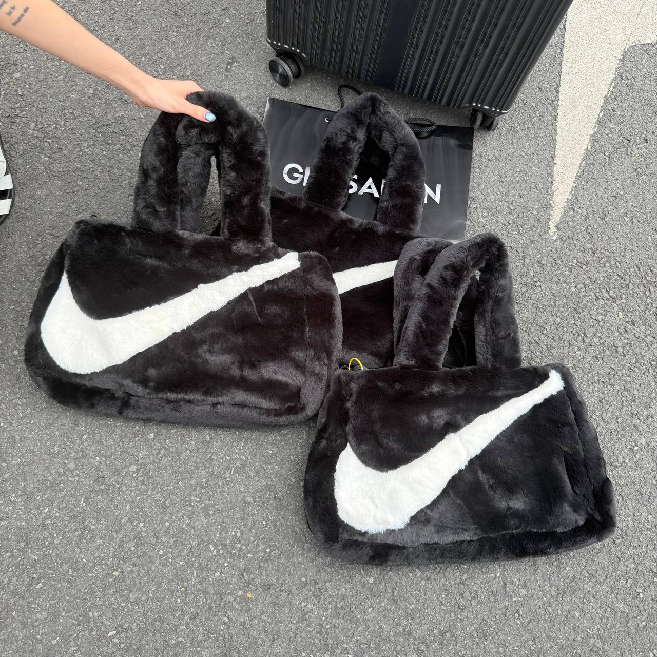 Túi Nike Sportswear Faux Fur Tote – Black