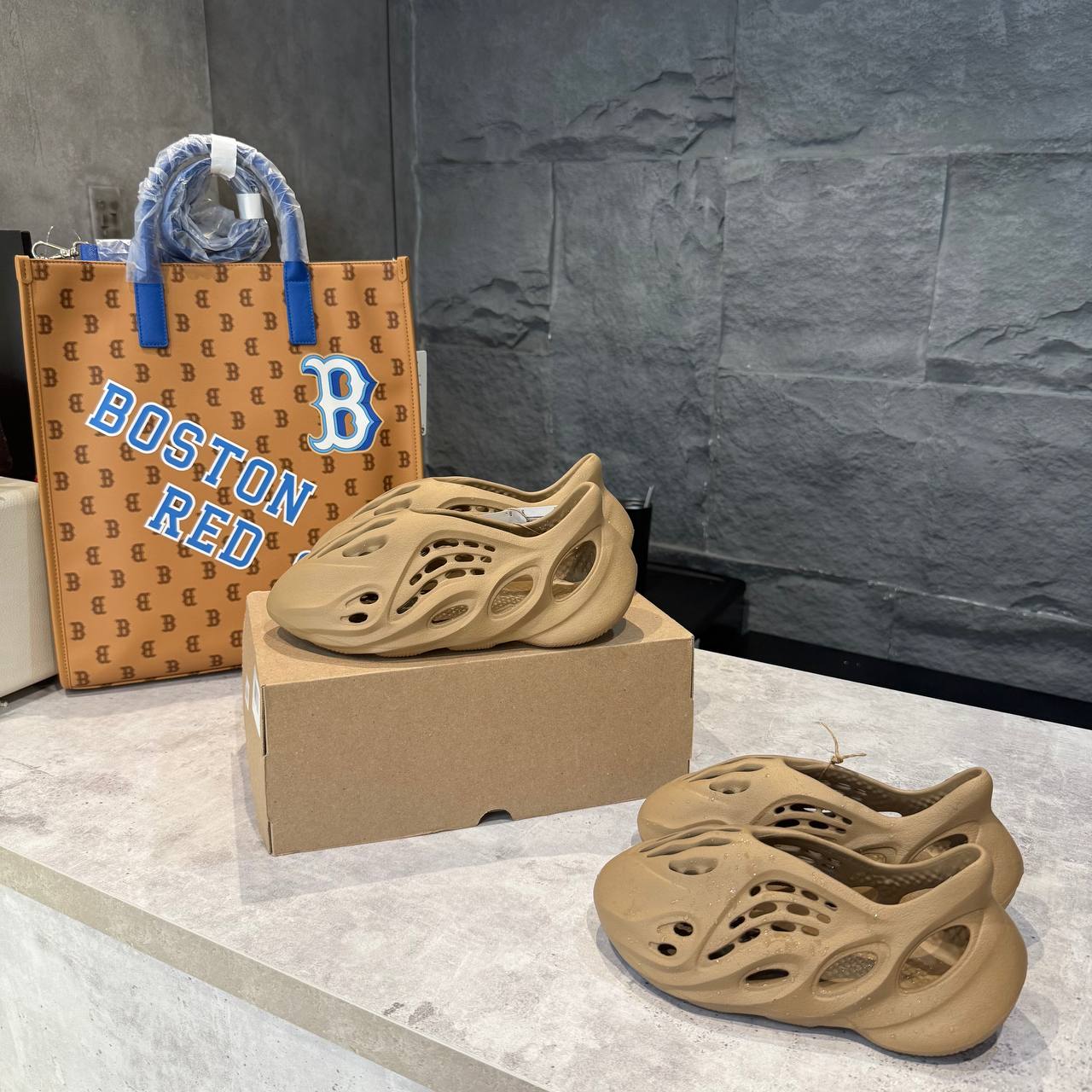 GIÀY adidas Yeezy Foam RNR- Clay Taupe [GV6842 ]