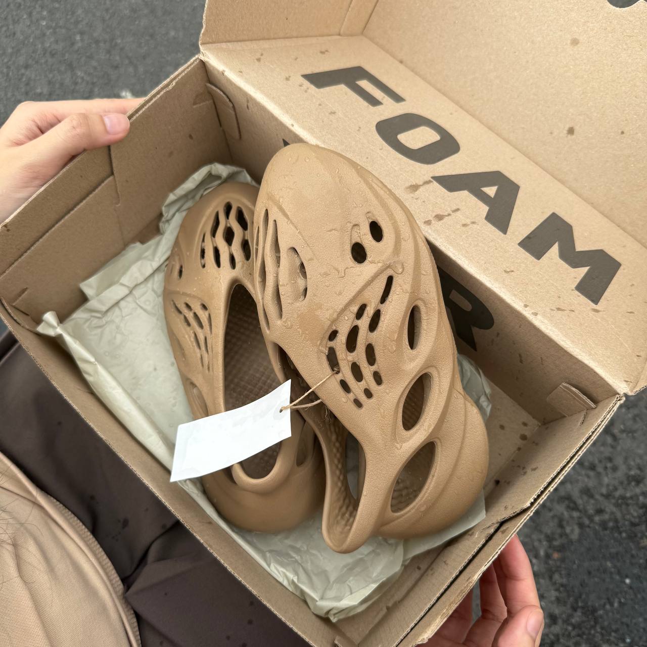 GIÀY adidas Yeezy Foam RNR- Clay Taupe [GV6842 ]