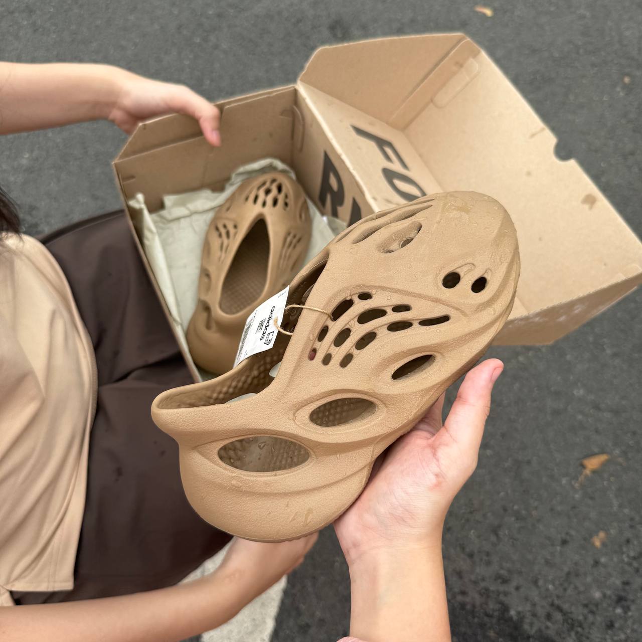 GIÀY adidas Yeezy Foam RNR- Clay Taupe [GV6842 ]