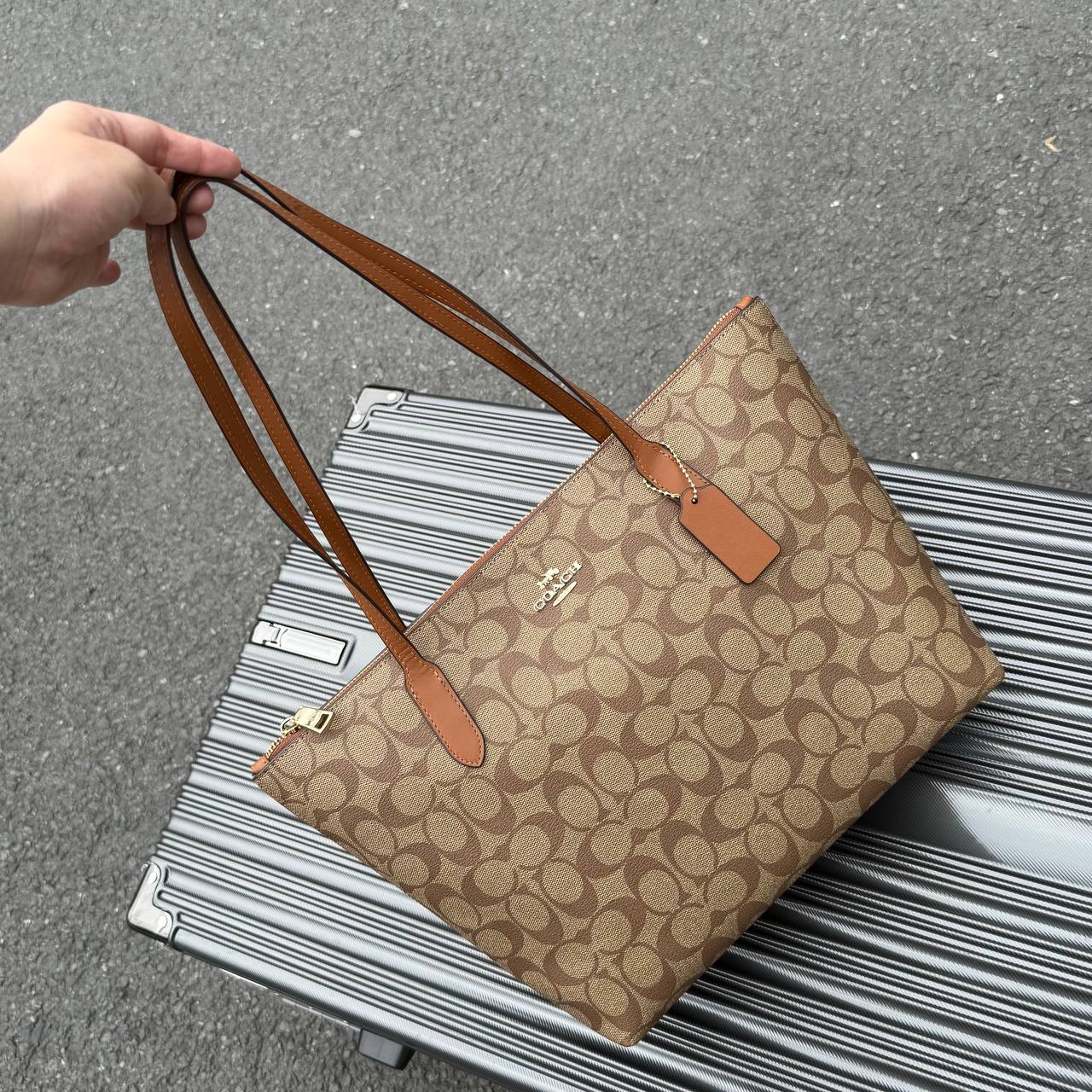 Túi  Coach Zip Top Tote In Signature Canvas