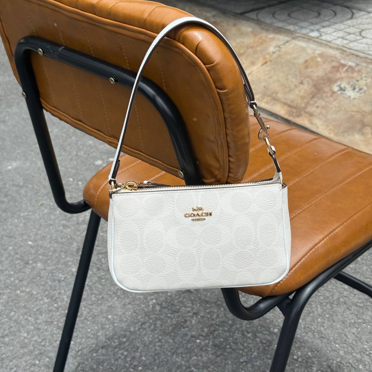 Coach Nolita 19 In Signature Canvas - White -