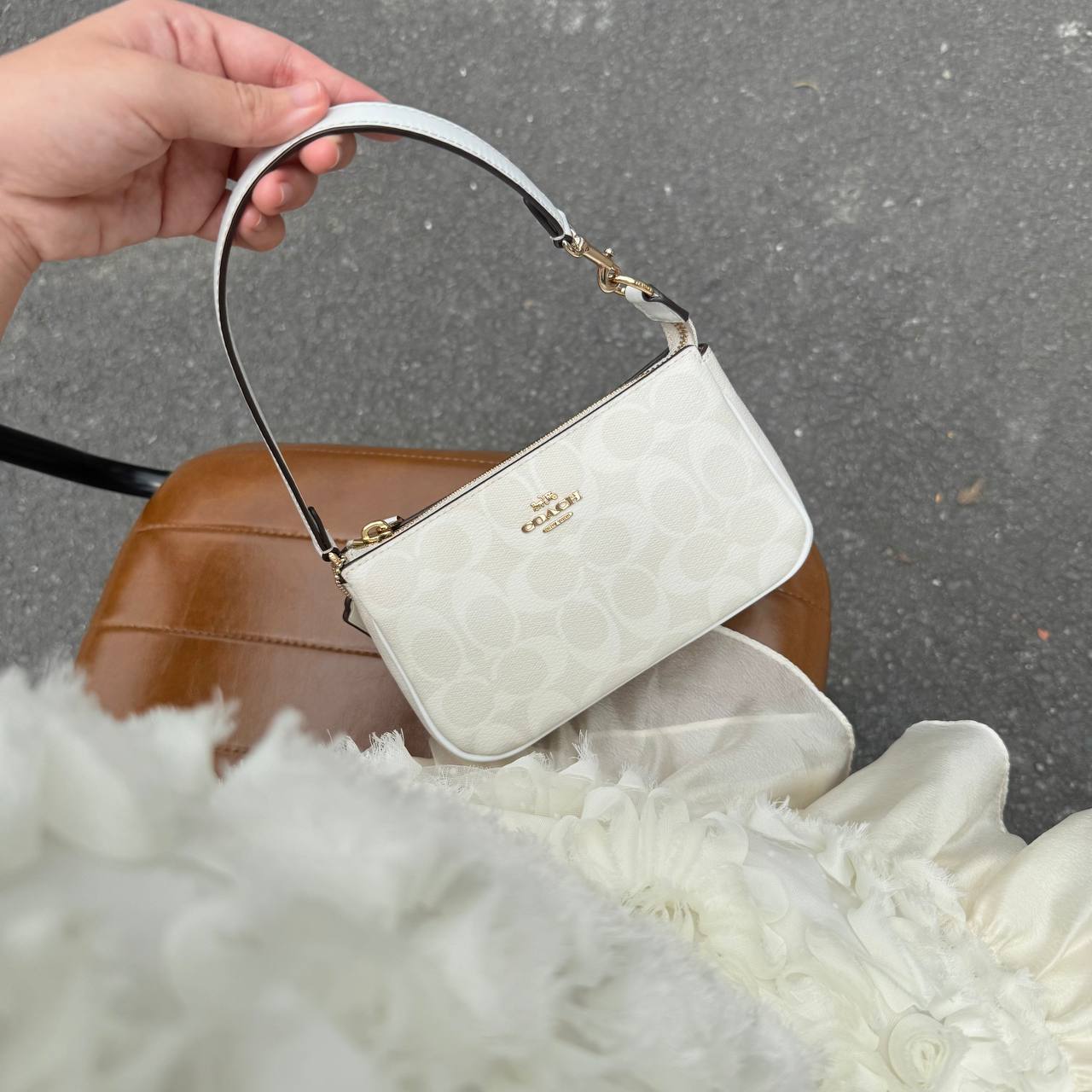 Coach Nolita 19 In Signature Canvas - White -