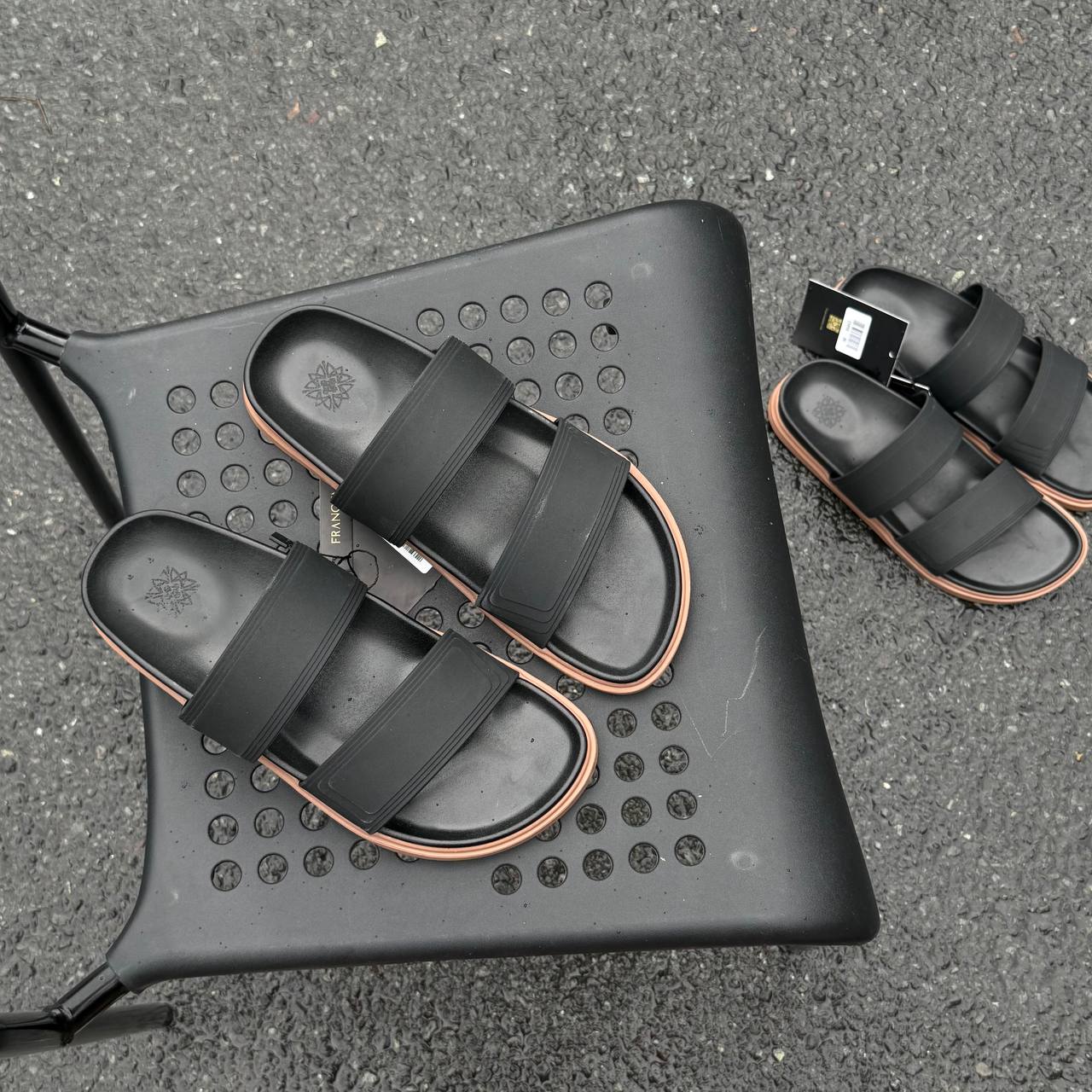 Dép Francis Mantini Huge Textured Slide Black