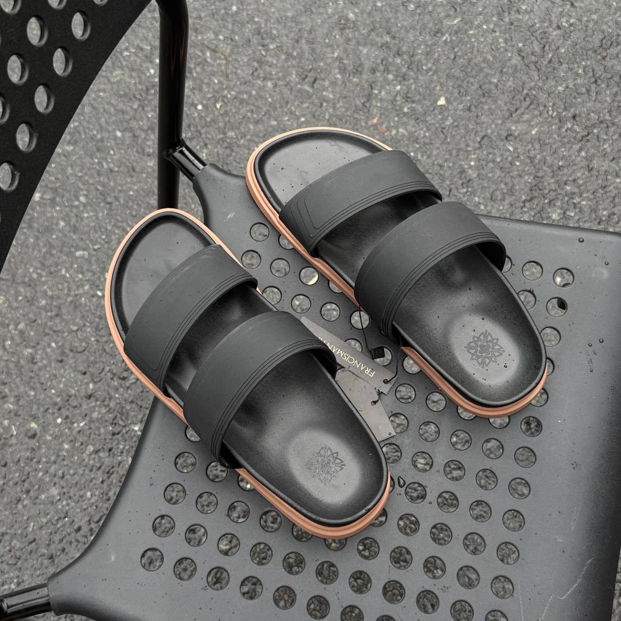 Dép Francis Mantini Huge Textured Slide Black