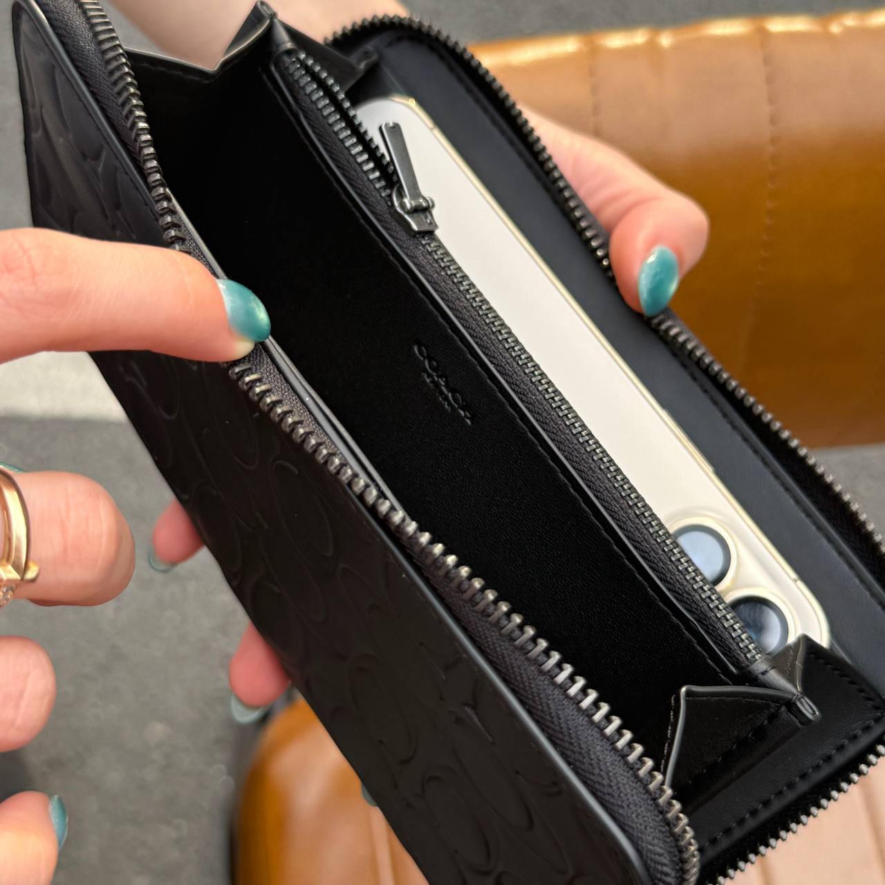 Ví Nam Coach Accordion Wallet In Signature Leather CE551