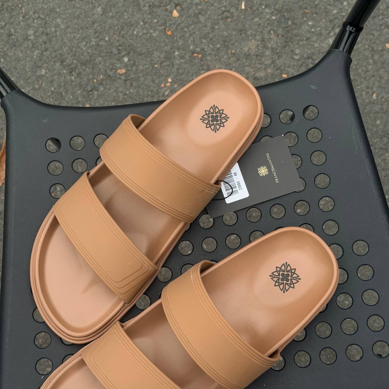 Dép Francis Mantini Huge Textured Slide Chocolate