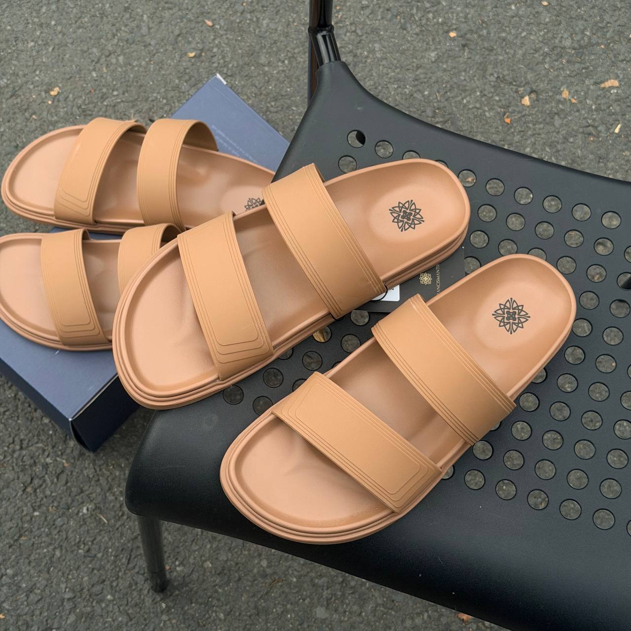 Dép Francis Mantini Huge Textured Slide Chocolate