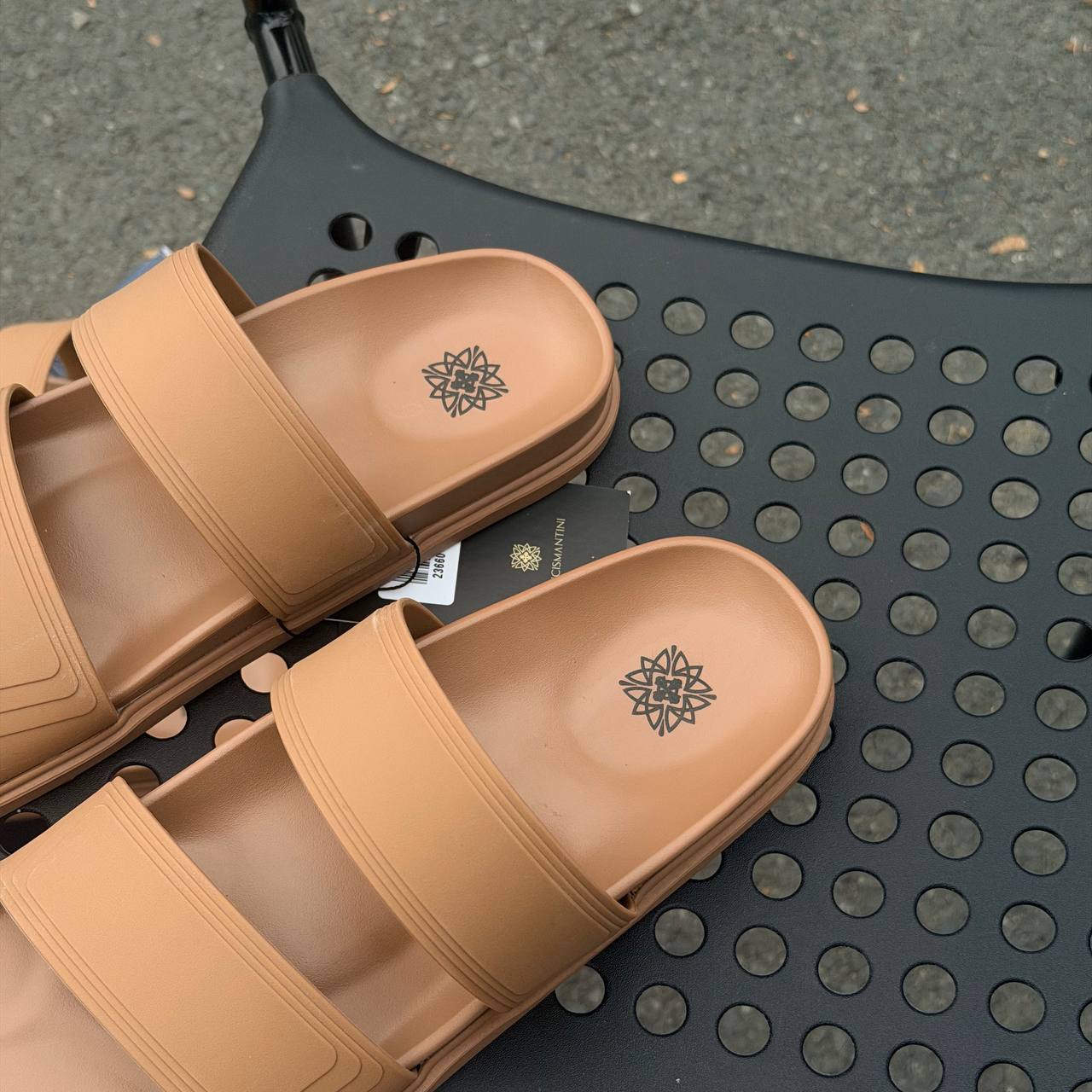 Dép Francis Mantini Huge Textured Slide Chocolate