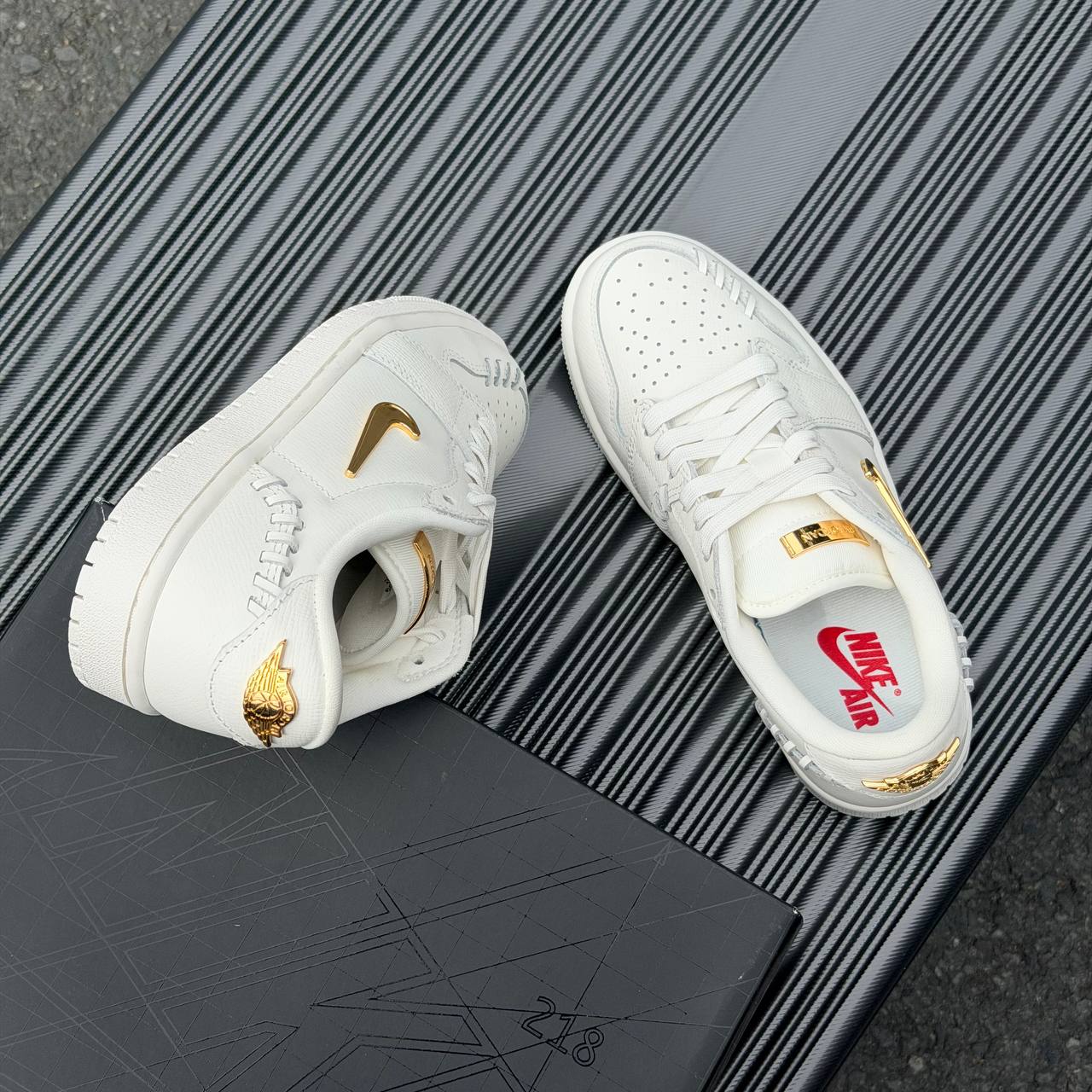 Giày Air Jordan Method of Make Sail Metallic Gold  
