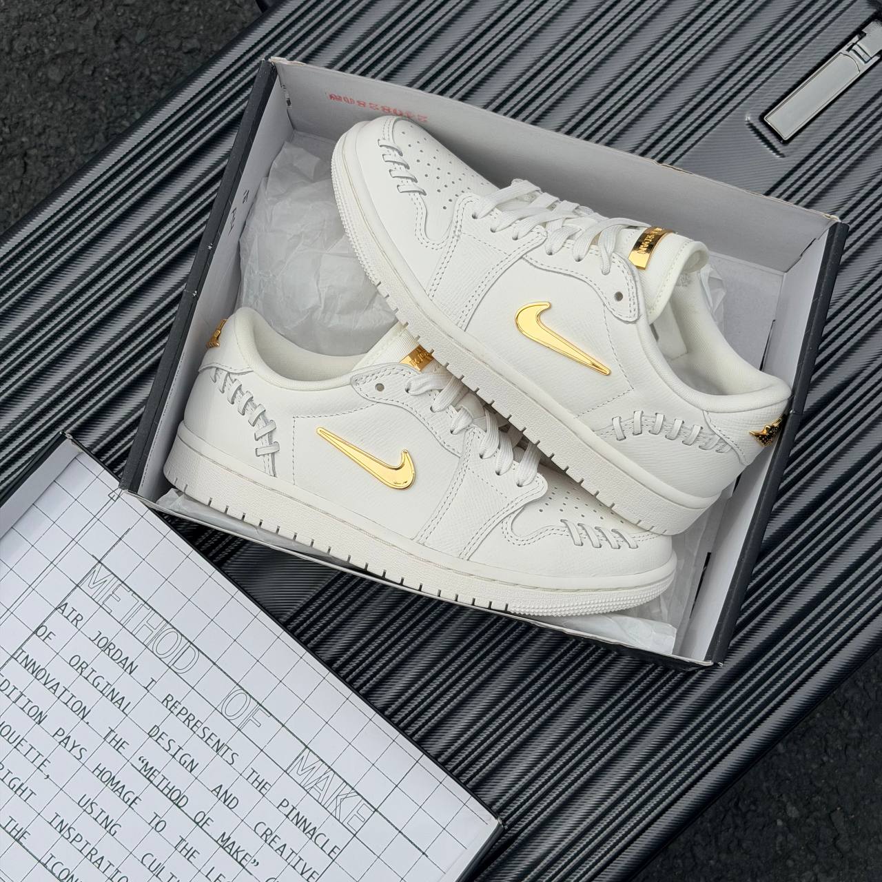 Giày Air Jordan Method of Make Sail Metallic Gold  