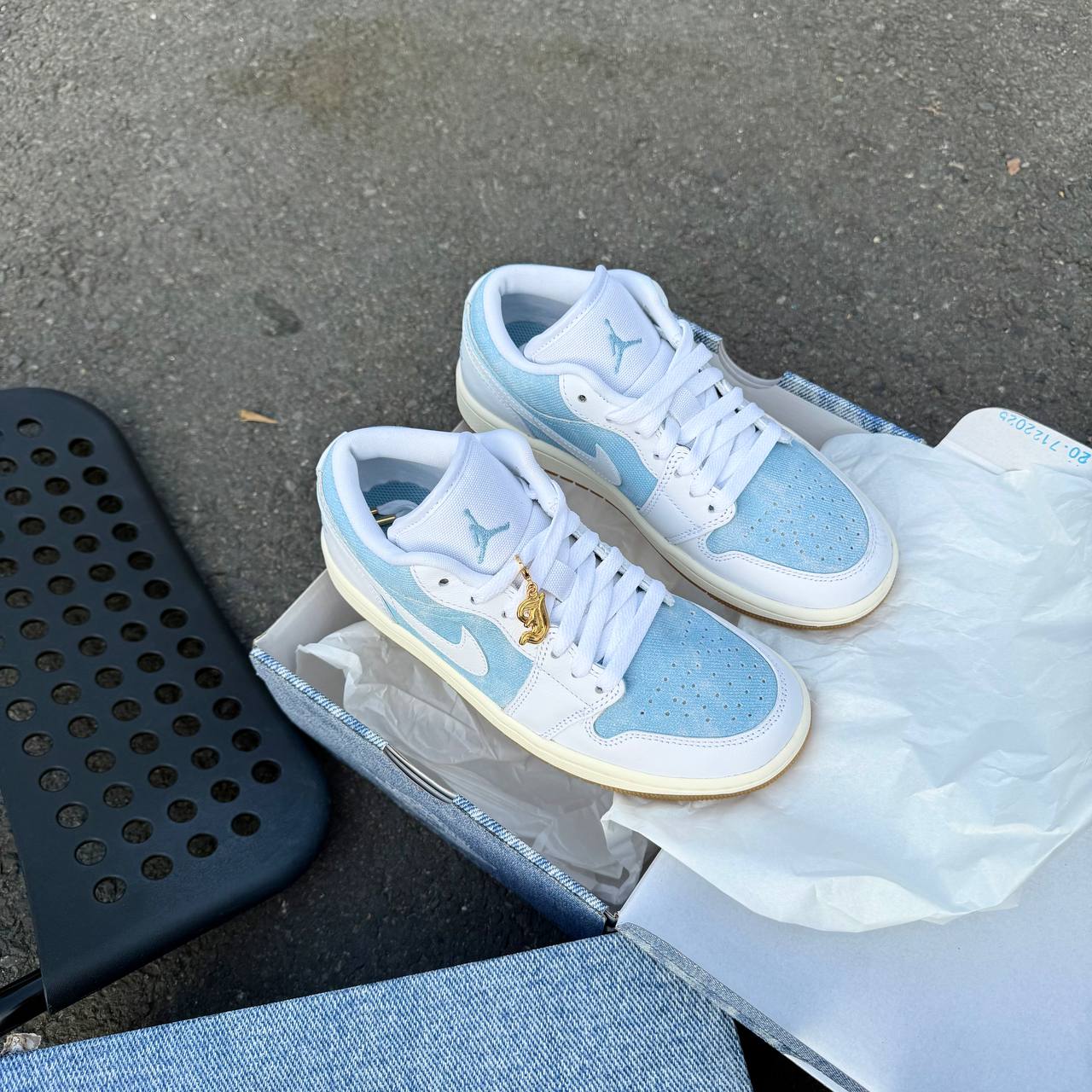 Giày Air Jordan 1 Low SE ‘Worn Blue’ HQ2004-400