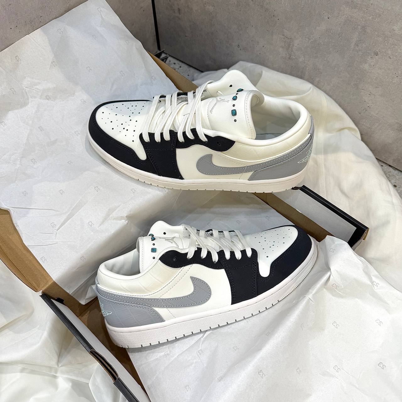 Giày Nike Air Jordan 1 Low ''Sail Light Smoke Grey''  [IO2242 101]