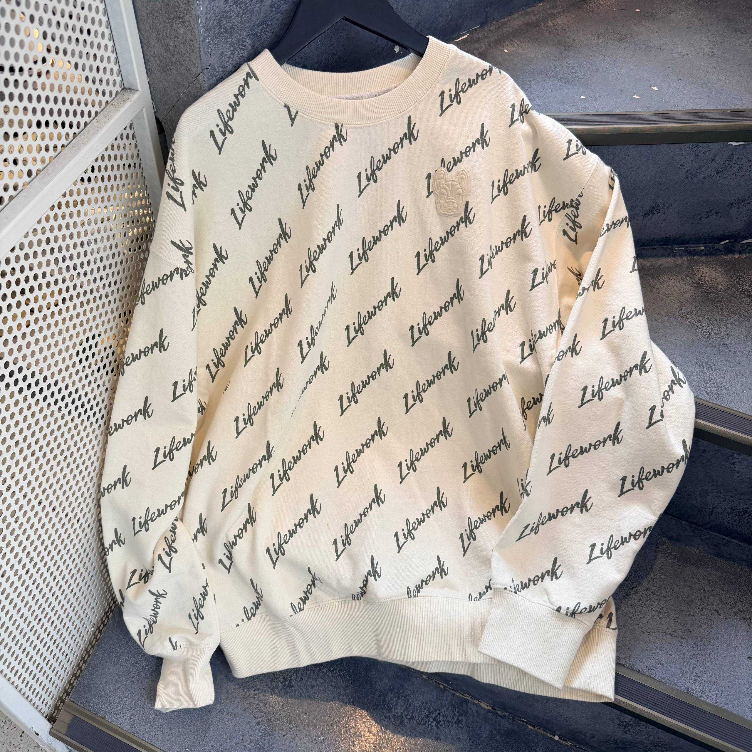 Áo Sweater Life Work Lettering Monogram Ivory [LW242MT070]