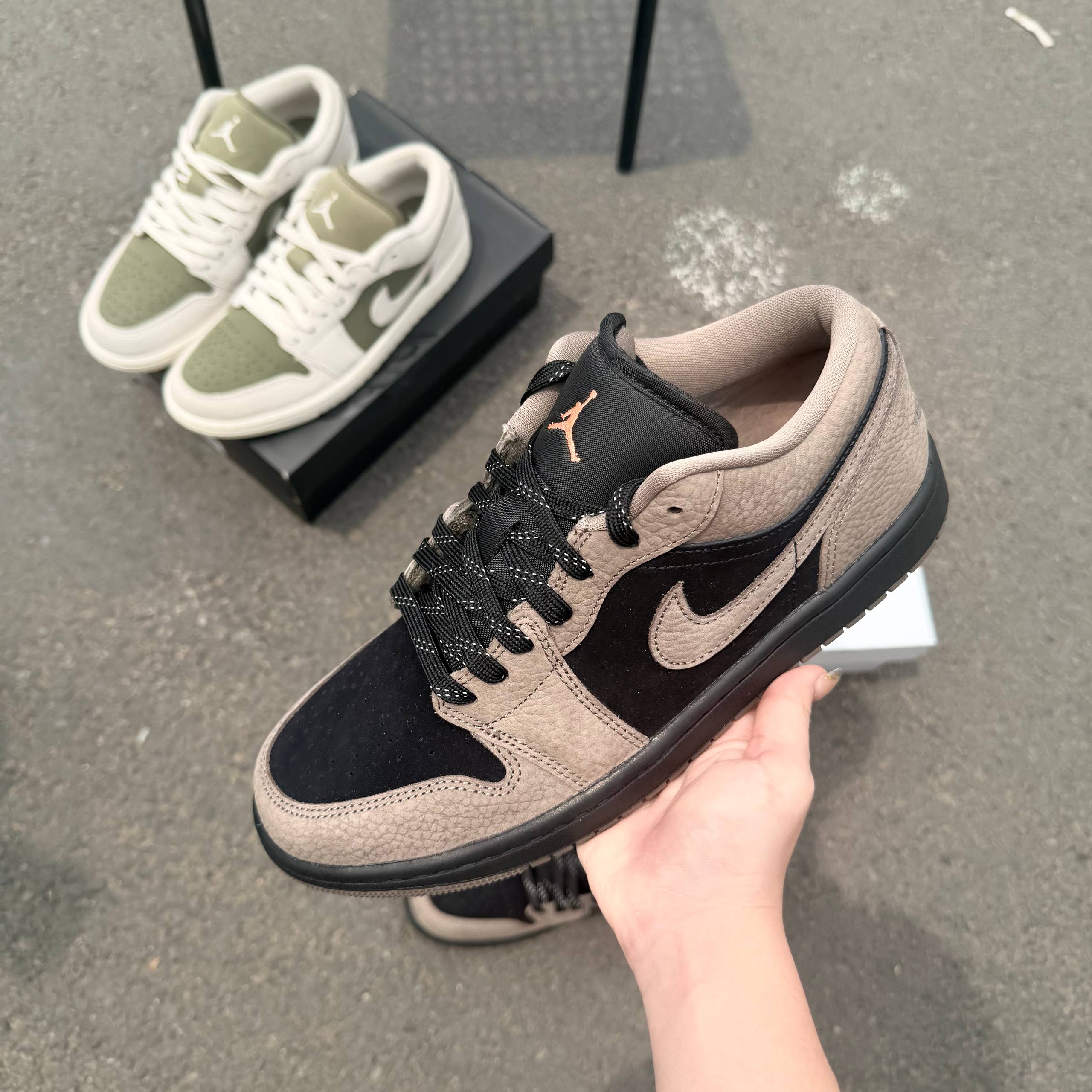 Giày Nike Air Jordan 1 Low SE ‘Olive Grey’ IB7109-005