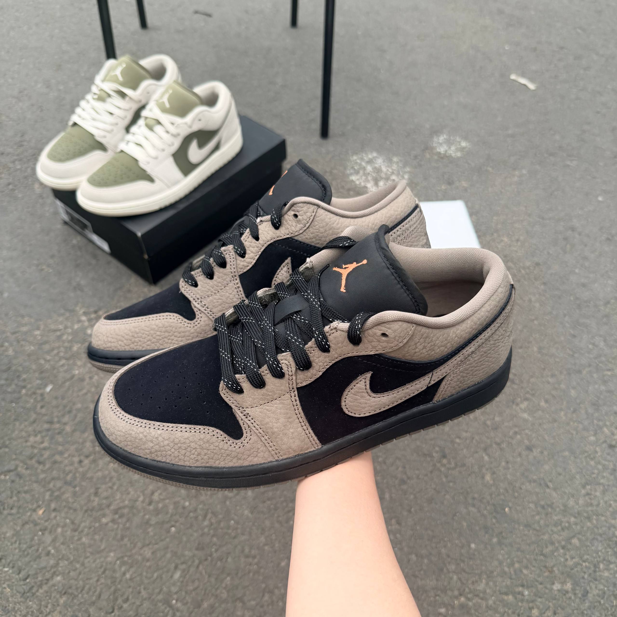 Giày Nike Air Jordan 1 Low SE ‘Olive Grey’ IB7109-005