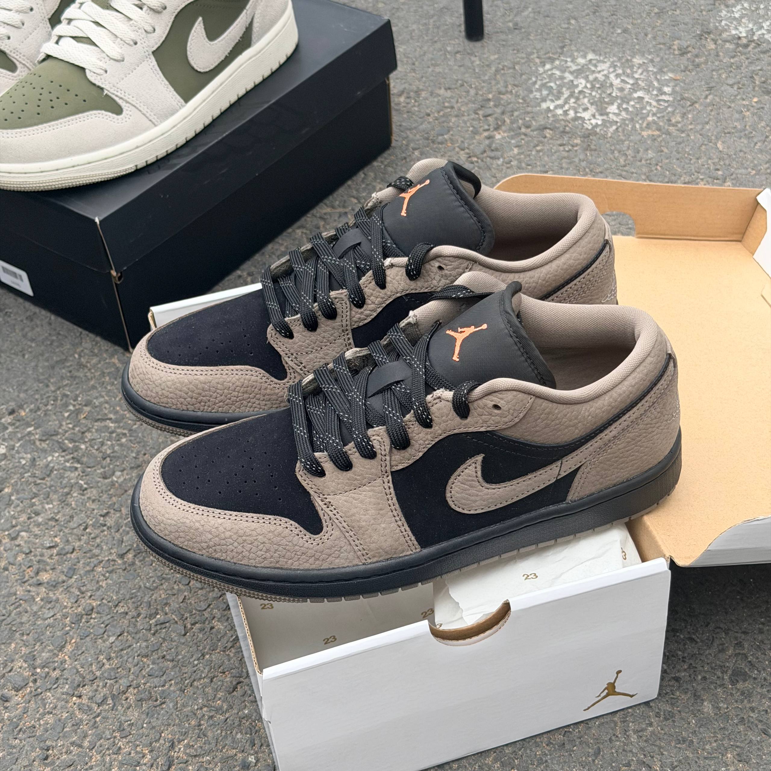 Giày Nike Air Jordan 1 Low SE ‘Olive Grey’ IB7109-005