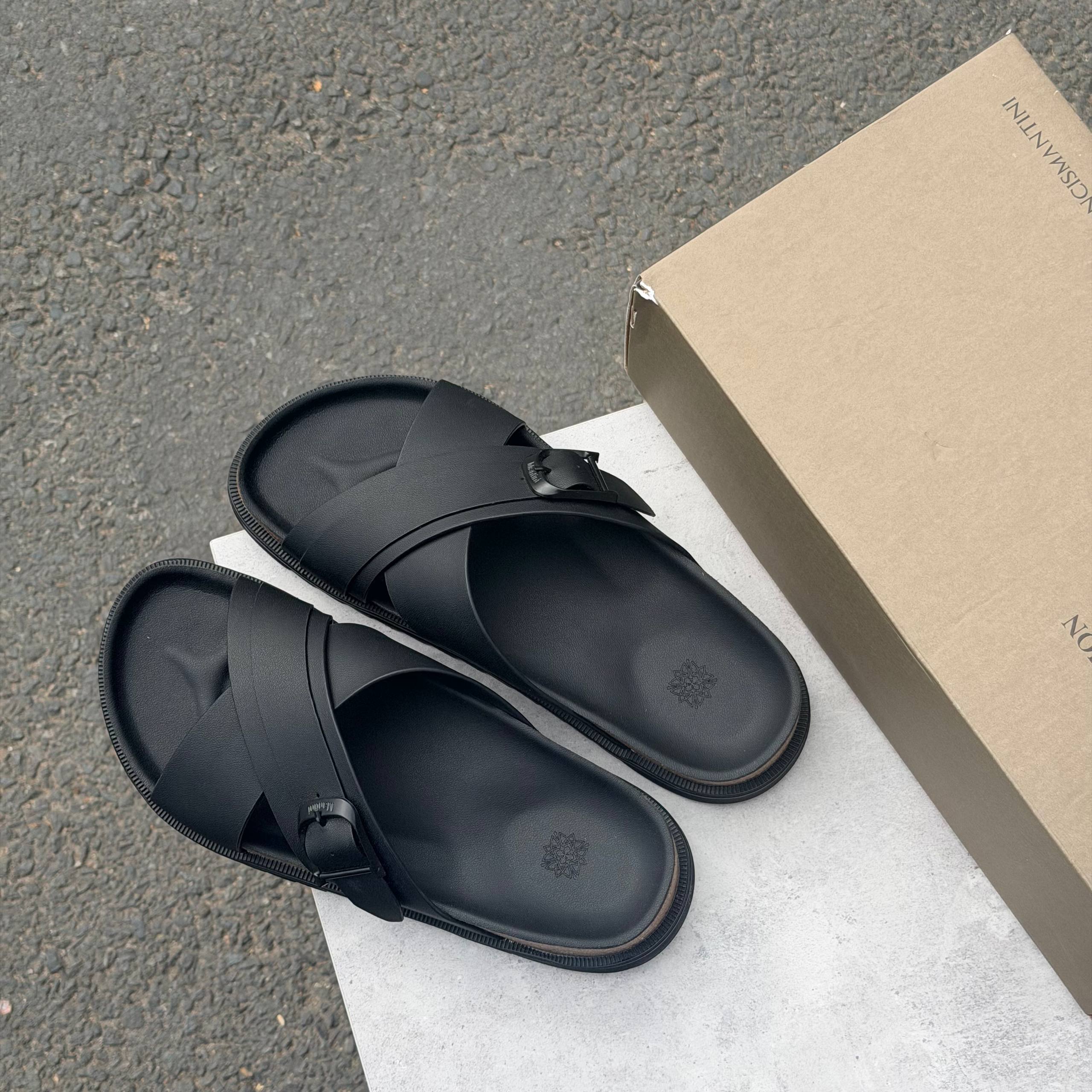 Dép Francis Mantini Velar Crossover Sandal Black