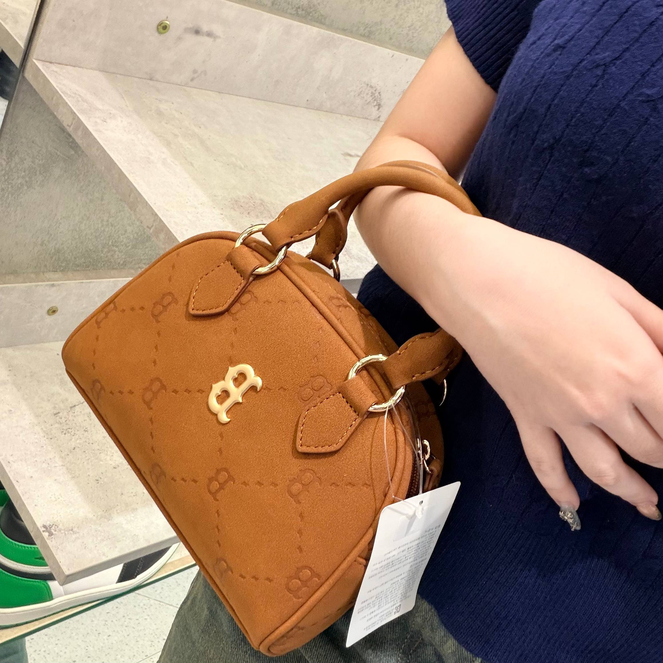 Túi MLB Diamond Monogram Boston Red Sox Crossbody Bag 7ACRMDA5N-43BRS