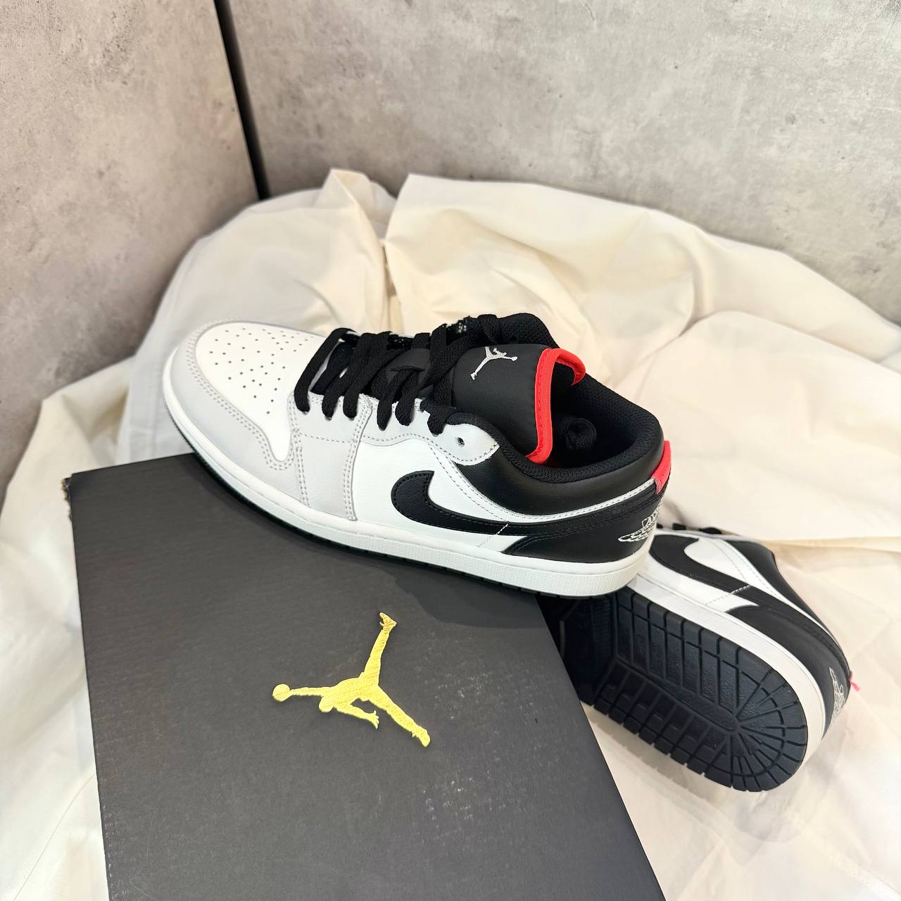 Giày Jordan 1 Low Neutral Grey Summit White | 553558-045 |