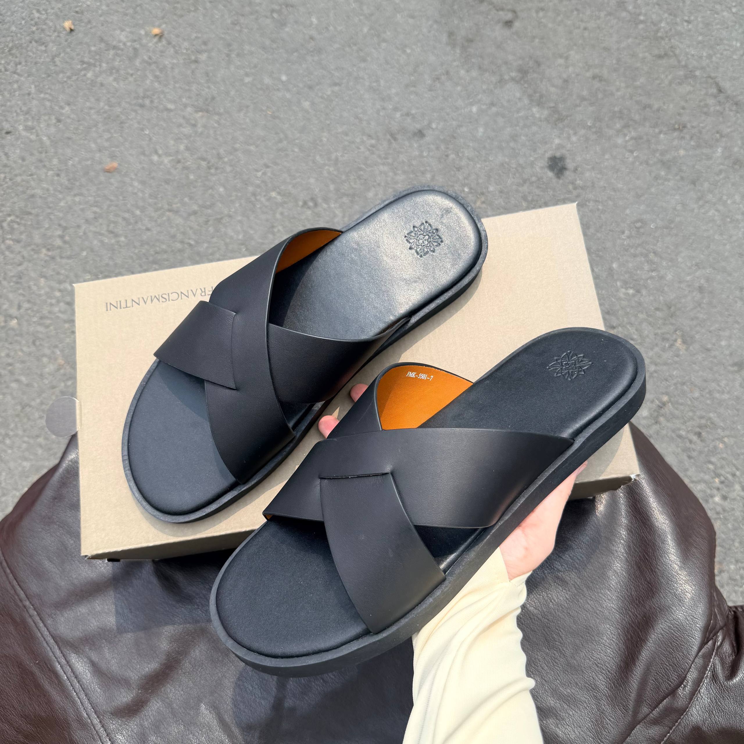 Dép Francis Mantini Nantucket Cross Strap Suede Black - NEW YEAR BÍNH NGỌ -