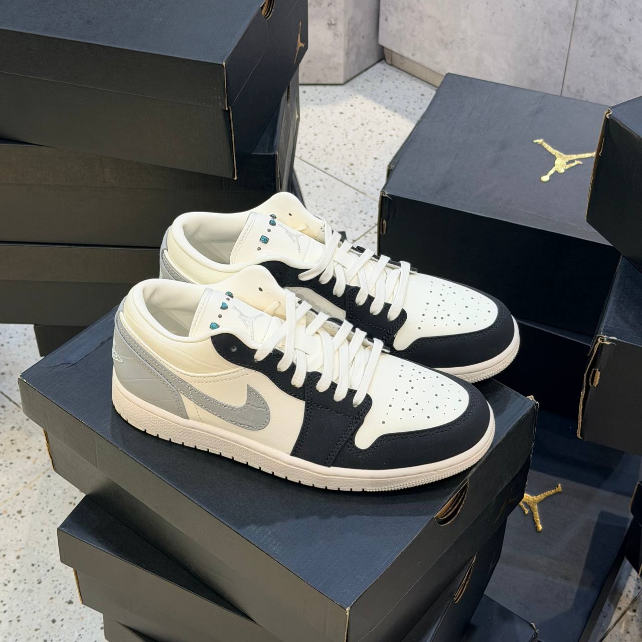 Giày Nike Air Jordan 1 Low ''Sail Light Smoke Grey''  [IO2242 101]