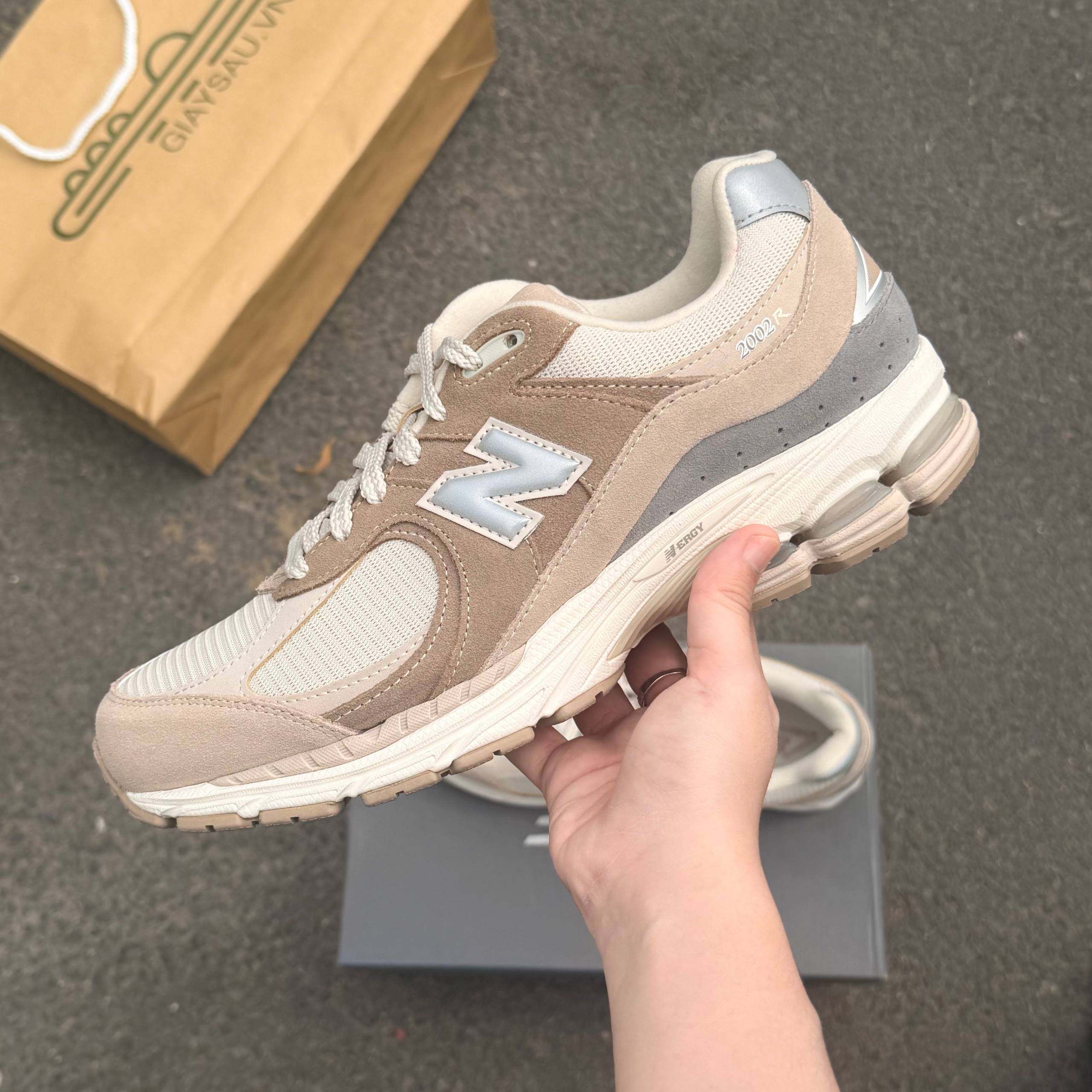 Giày New Balance 2002r Driftwood/Sandstone [M2002RSI]